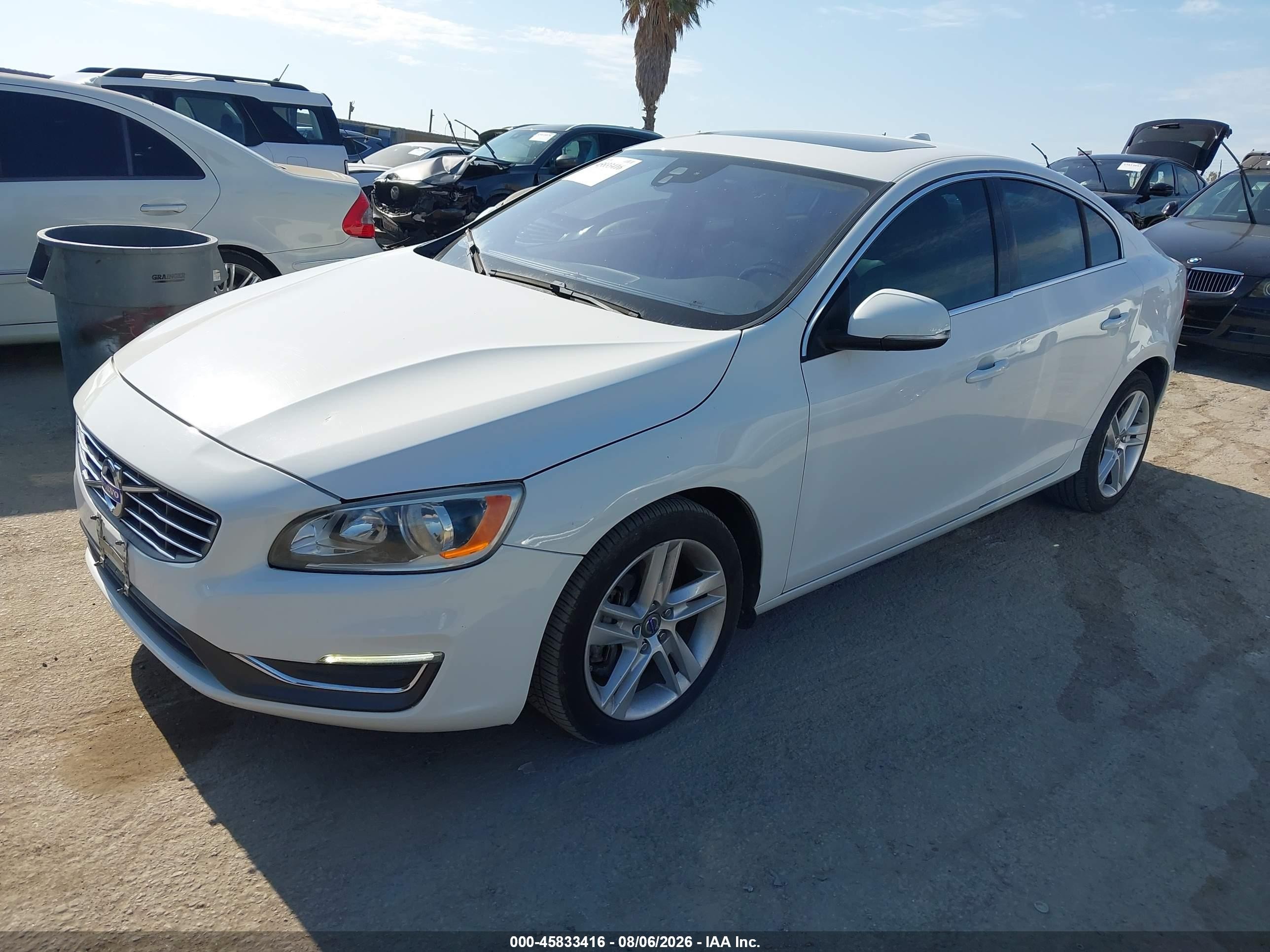 2014 Volvo S60 T5 Белый vin: YV1612FS0E2277443