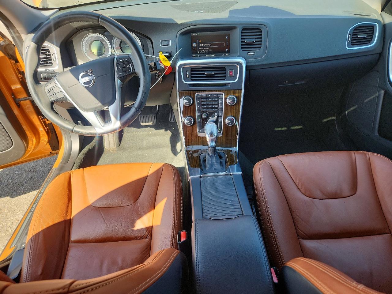 2013 Volvo S60 T5 Gold vin: YV1612FS1D2201700