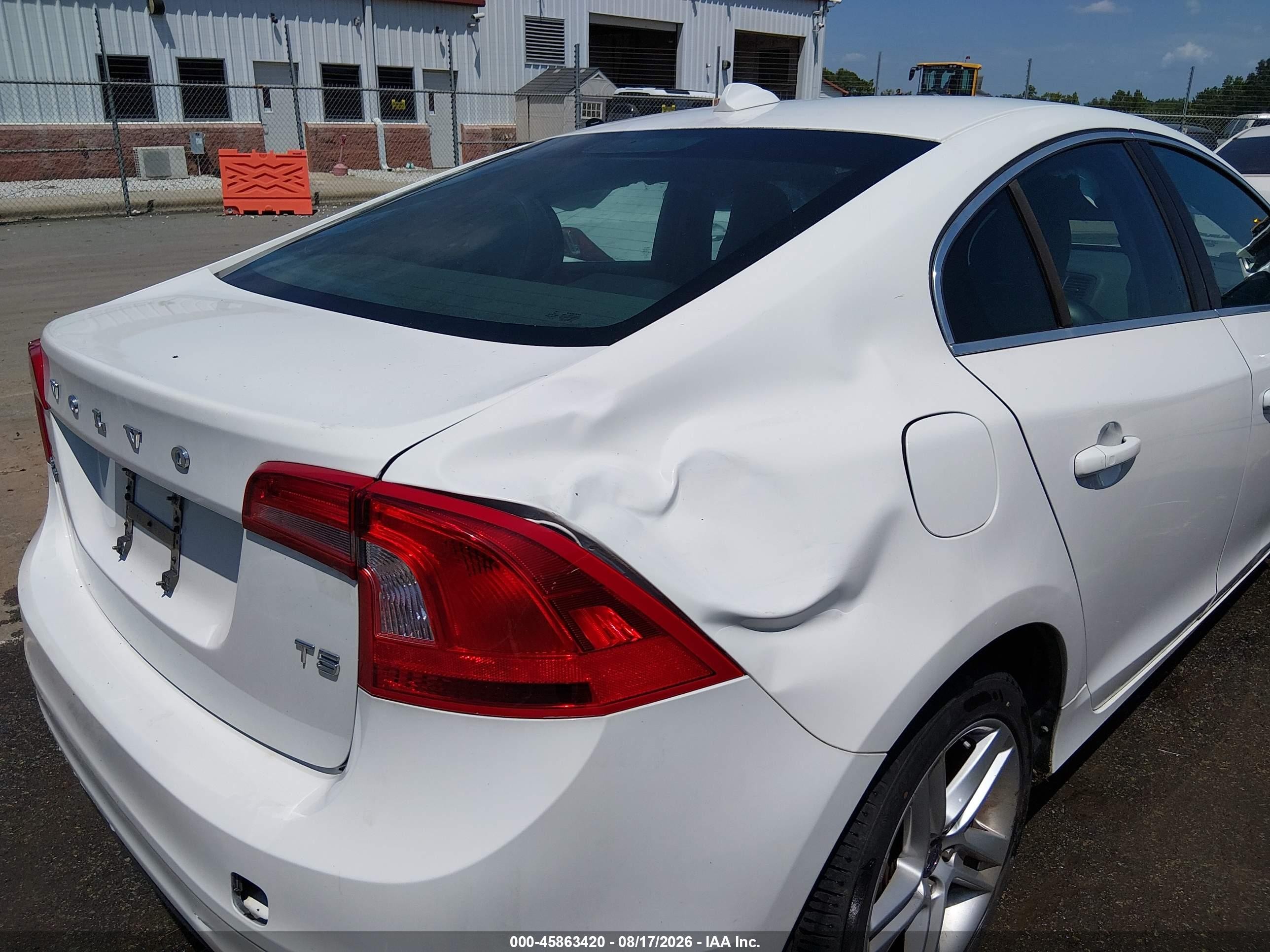 2014 Volvo S60 T5 White vin: YV1612FS1E2297118