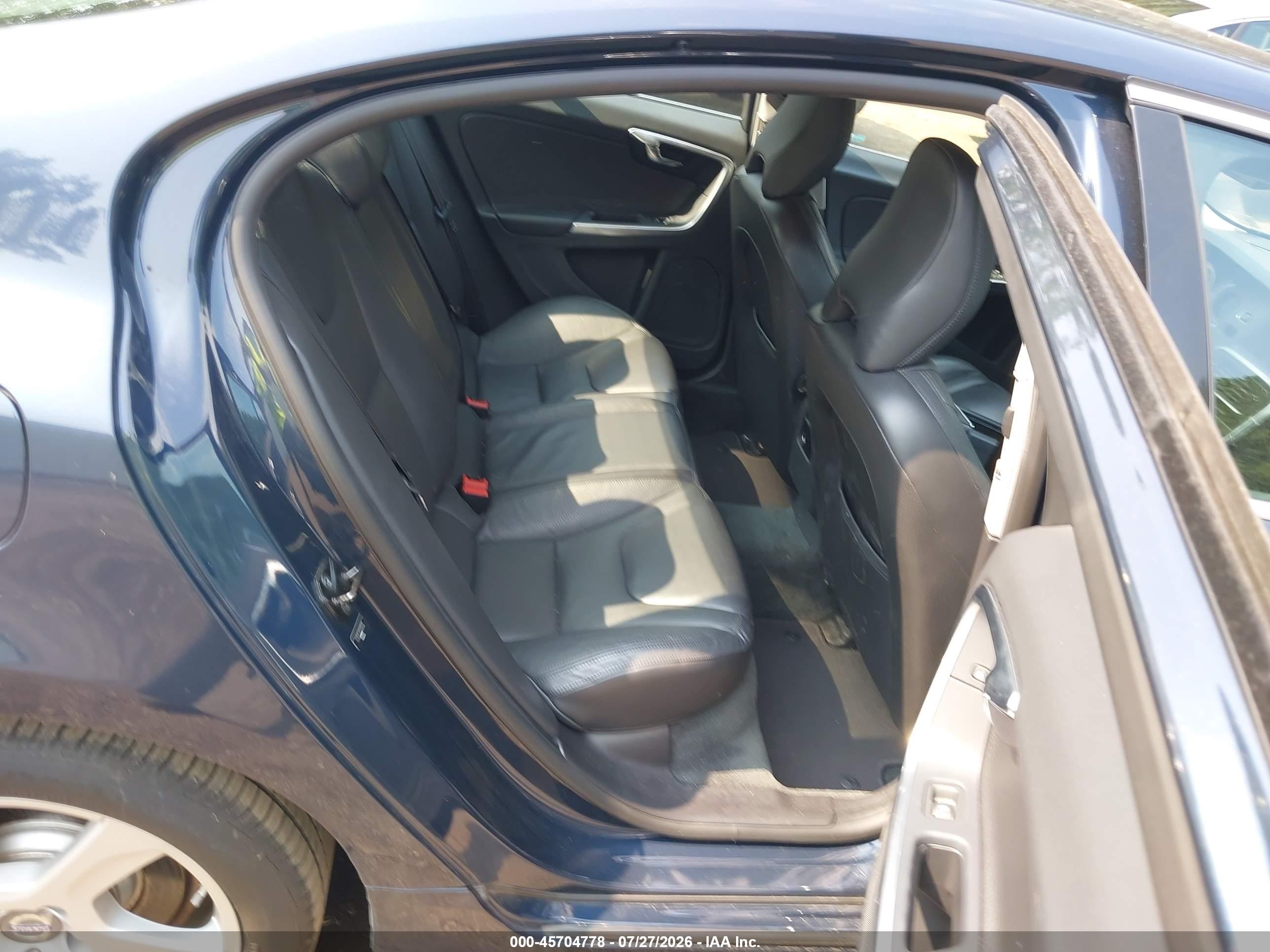 2013 Volvo S60 T5 Platinum Dark Blue vin: YV1612FS2D1226546