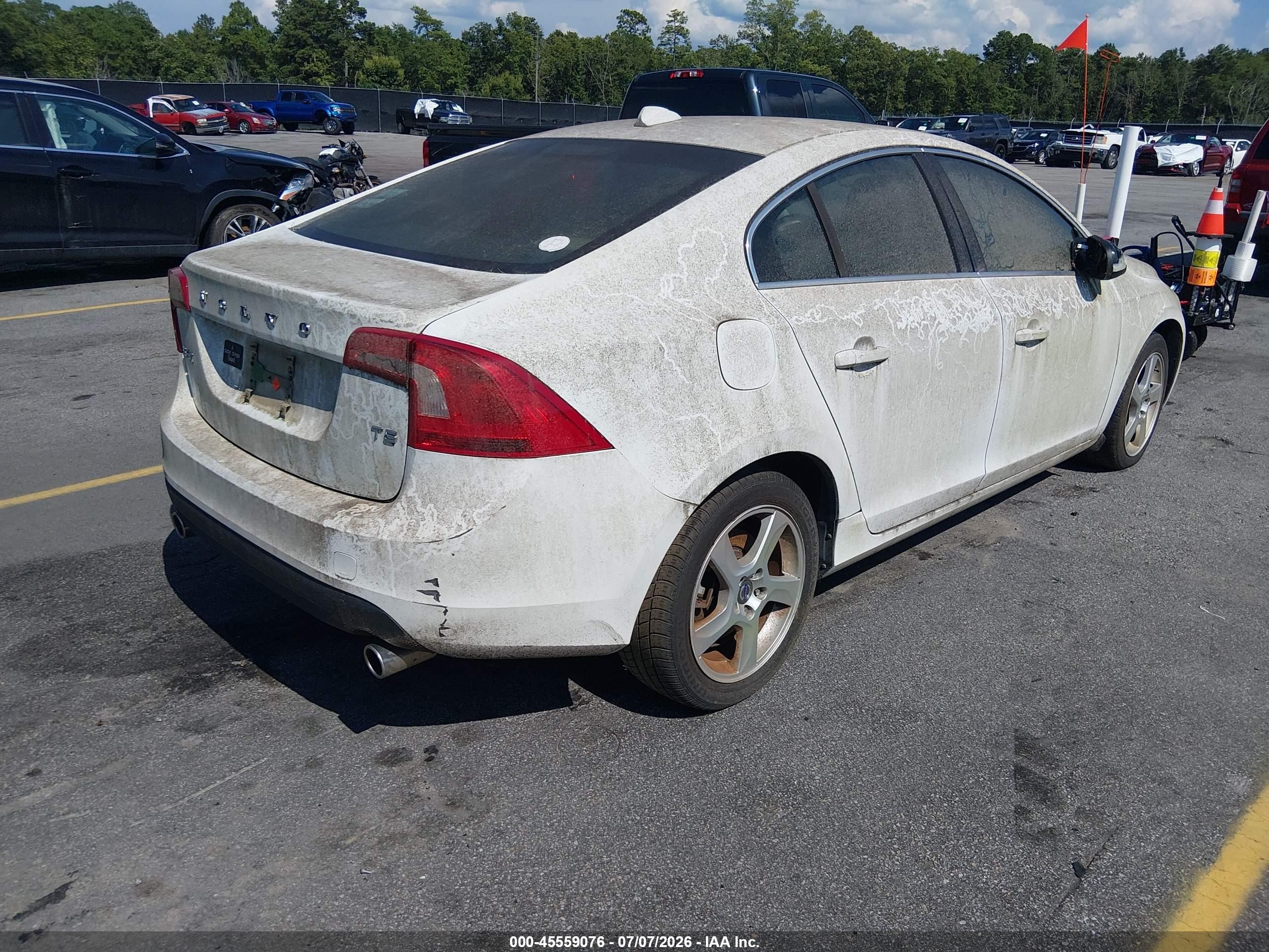 2013 Volvo S60   White vin: YV1612FS2D2180730