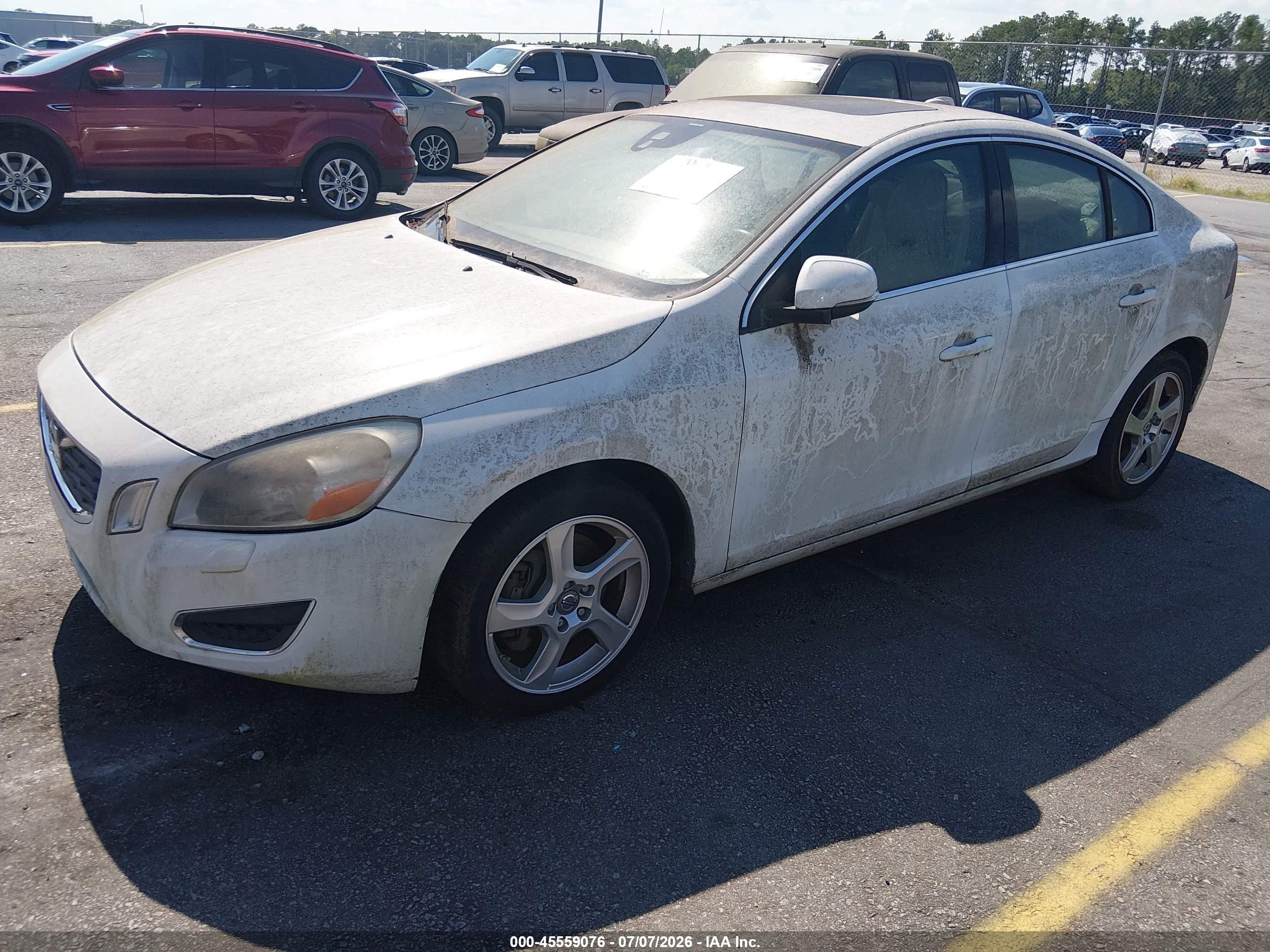 2013 Volvo S60   White vin: YV1612FS2D2180730