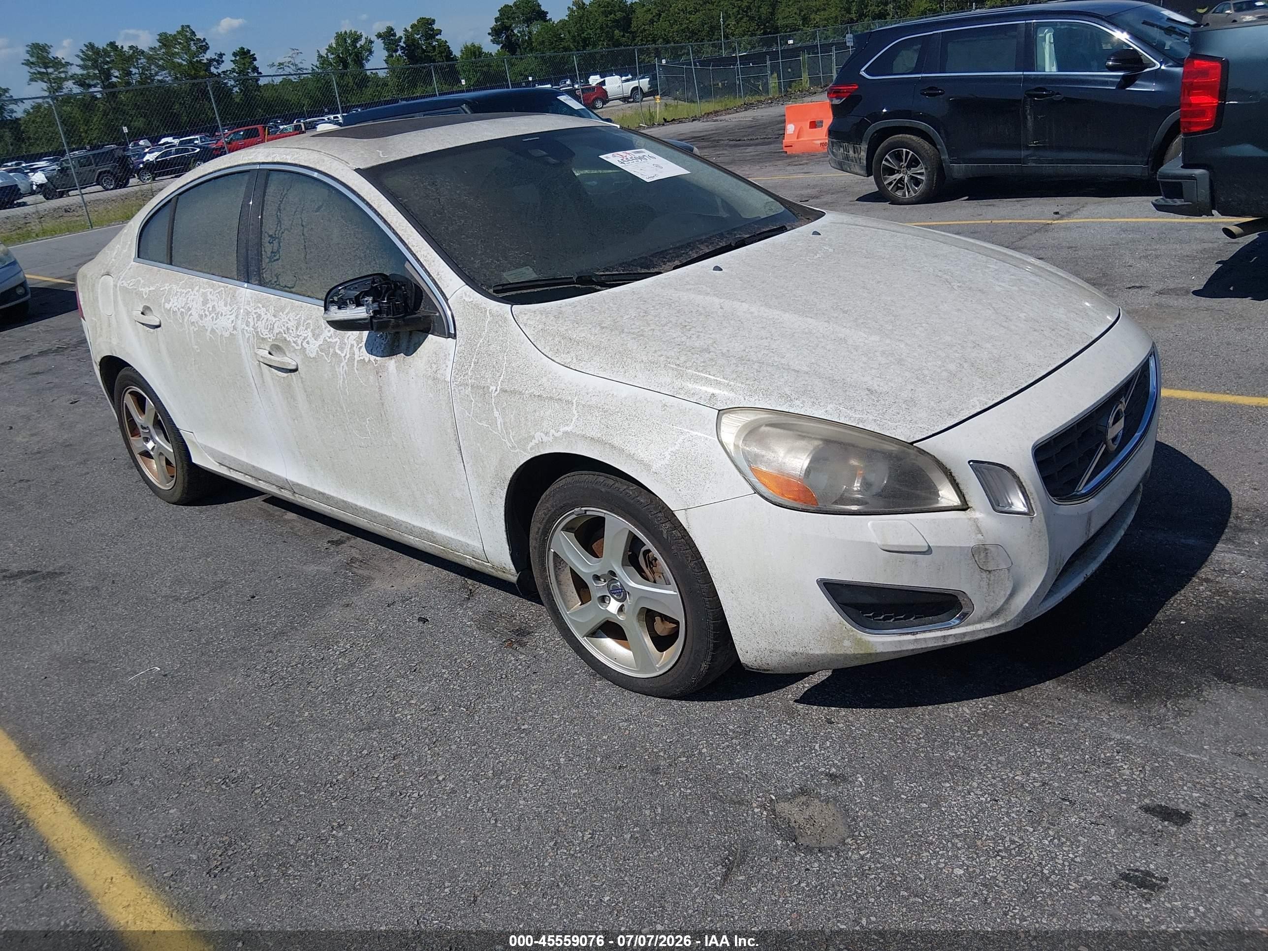 2013 Volvo S60 T5/t5 Platinum/t5 Premier/t5 Premier Plus White vin: YV1612FS2D2180730