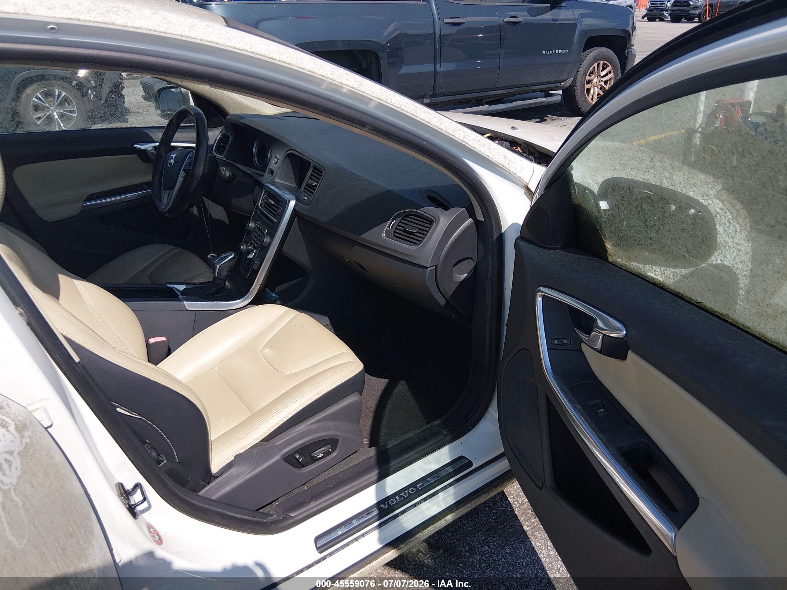 2013 Volvo S60   White vin: YV1612FS2D2180730