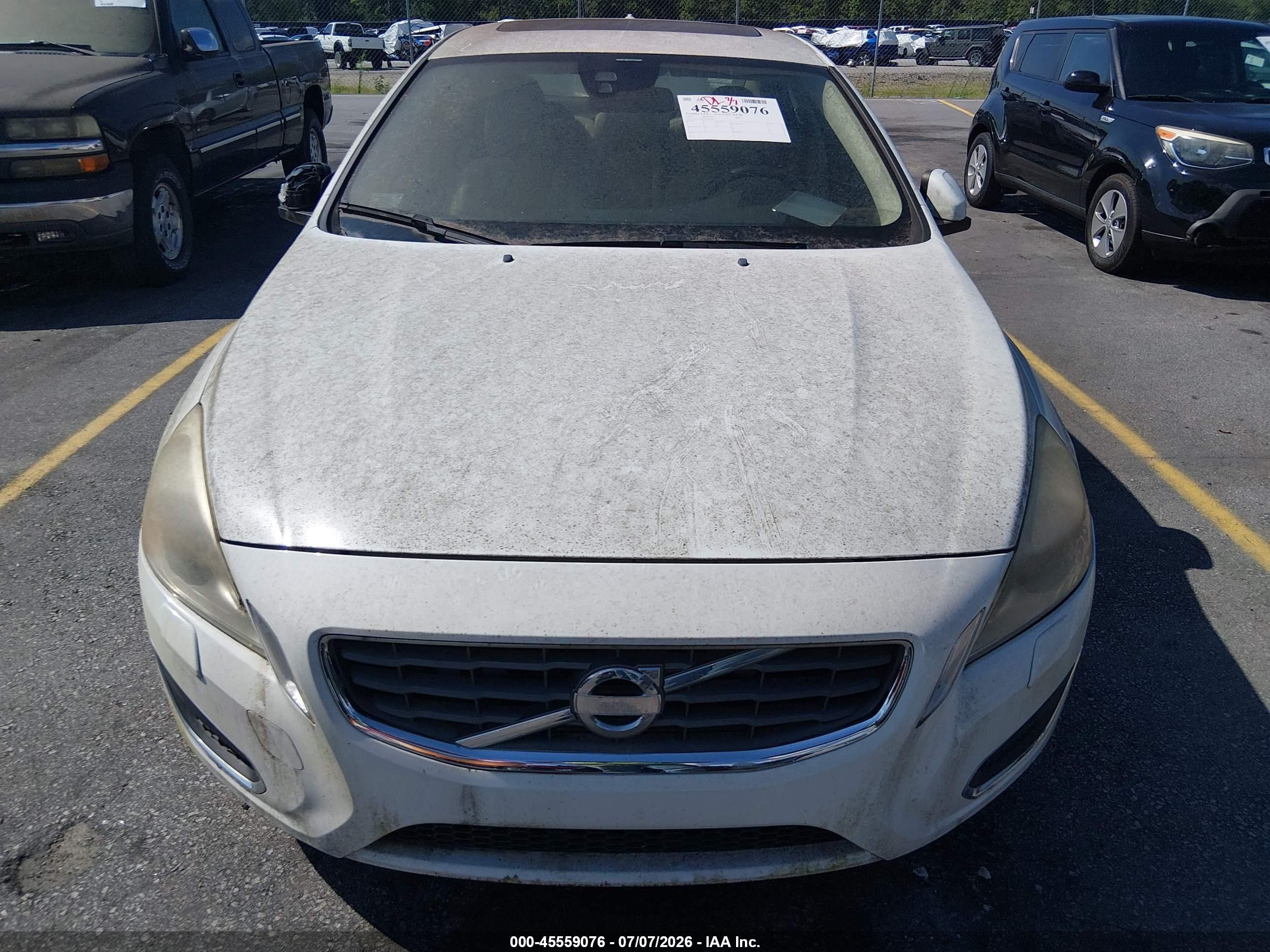 2013 Volvo S60   White vin: YV1612FS2D2180730