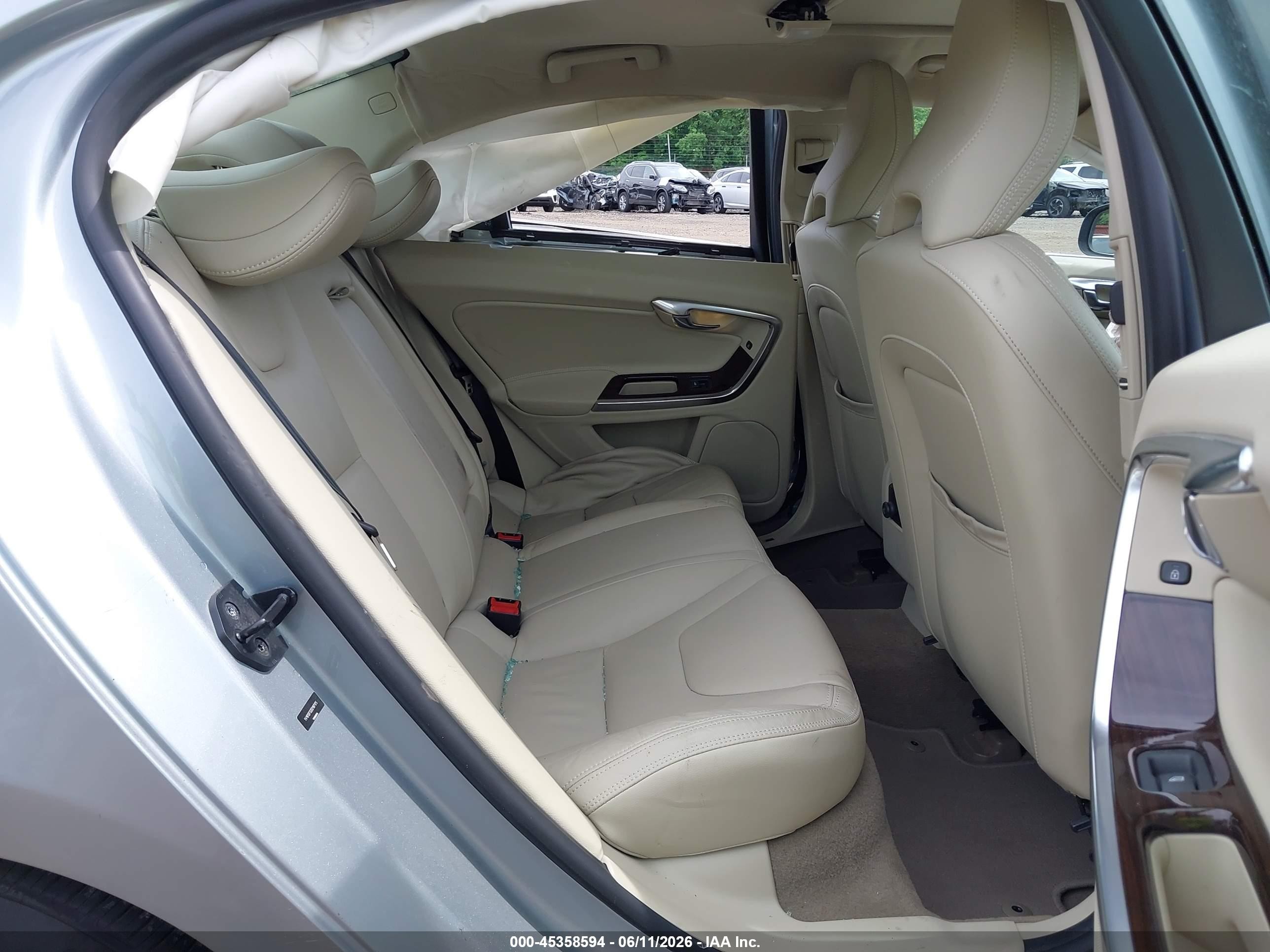 2013 Volvo S60 T5/t5 Platinum/t5 Premier/t5 Premier Plus Silver vin: YV1612FS2D2187175