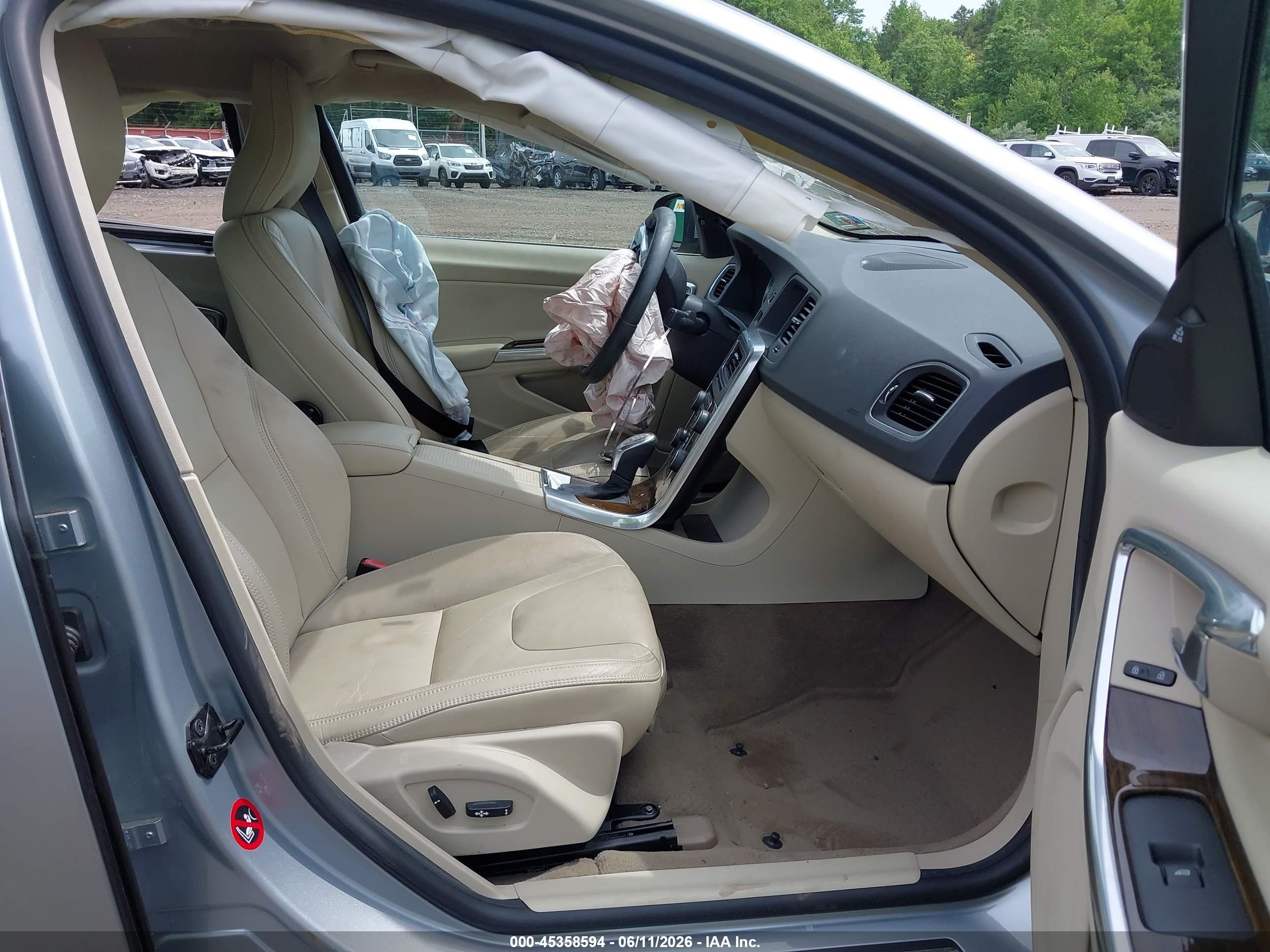 2013 Volvo S60 T5/t5 Platinum/t5 Premier/t5 Premier Plus Silver vin: YV1612FS2D2187175