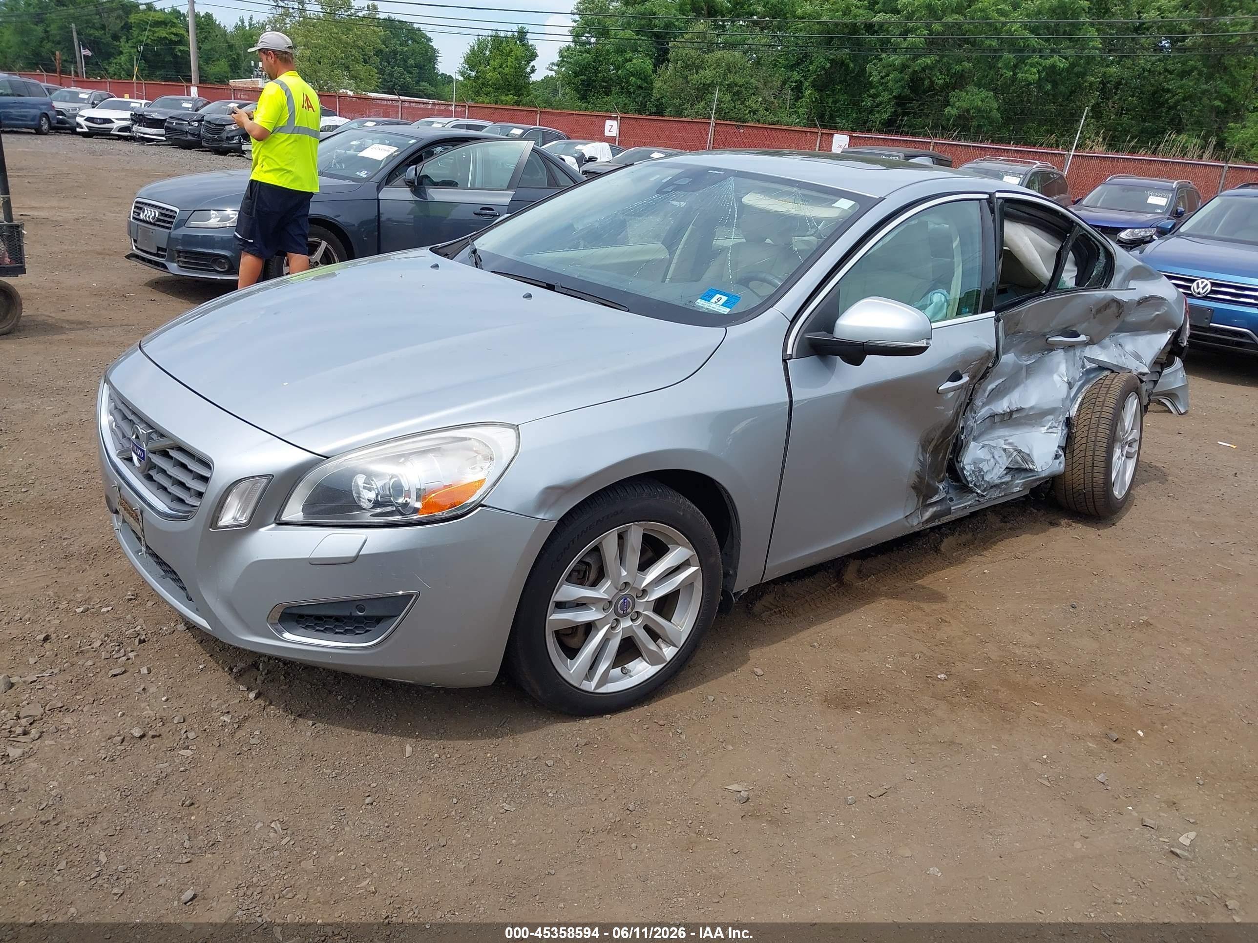 2013 Volvo S60 T5/t5 Platinum/t5 Premier/t5 Premier Plus Silver vin: YV1612FS2D2187175