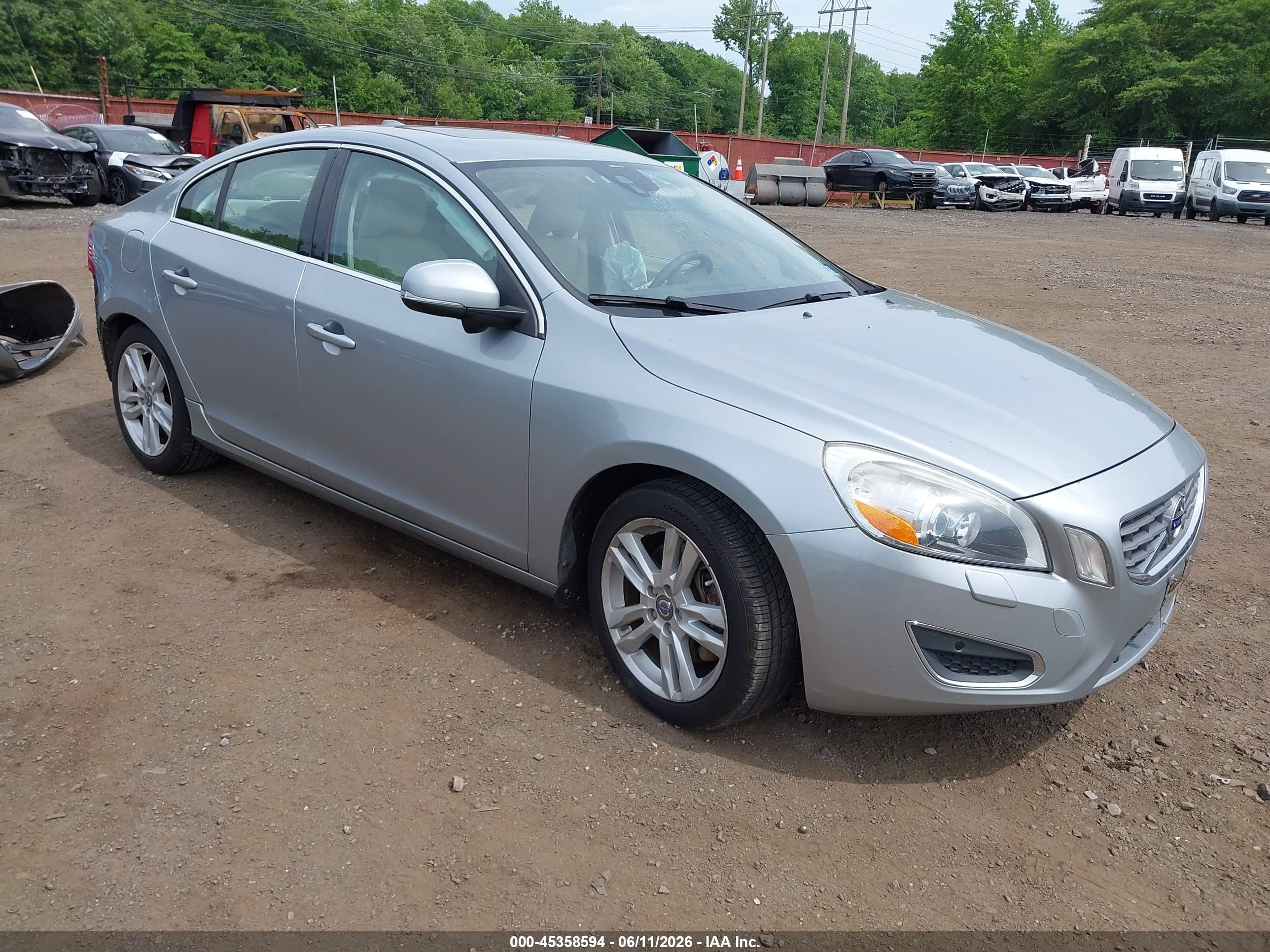 2013 Volvo S60 T5/t5 Platinum/t5 Premier/t5 Premier Plus Silver vin: YV1612FS2D2187175