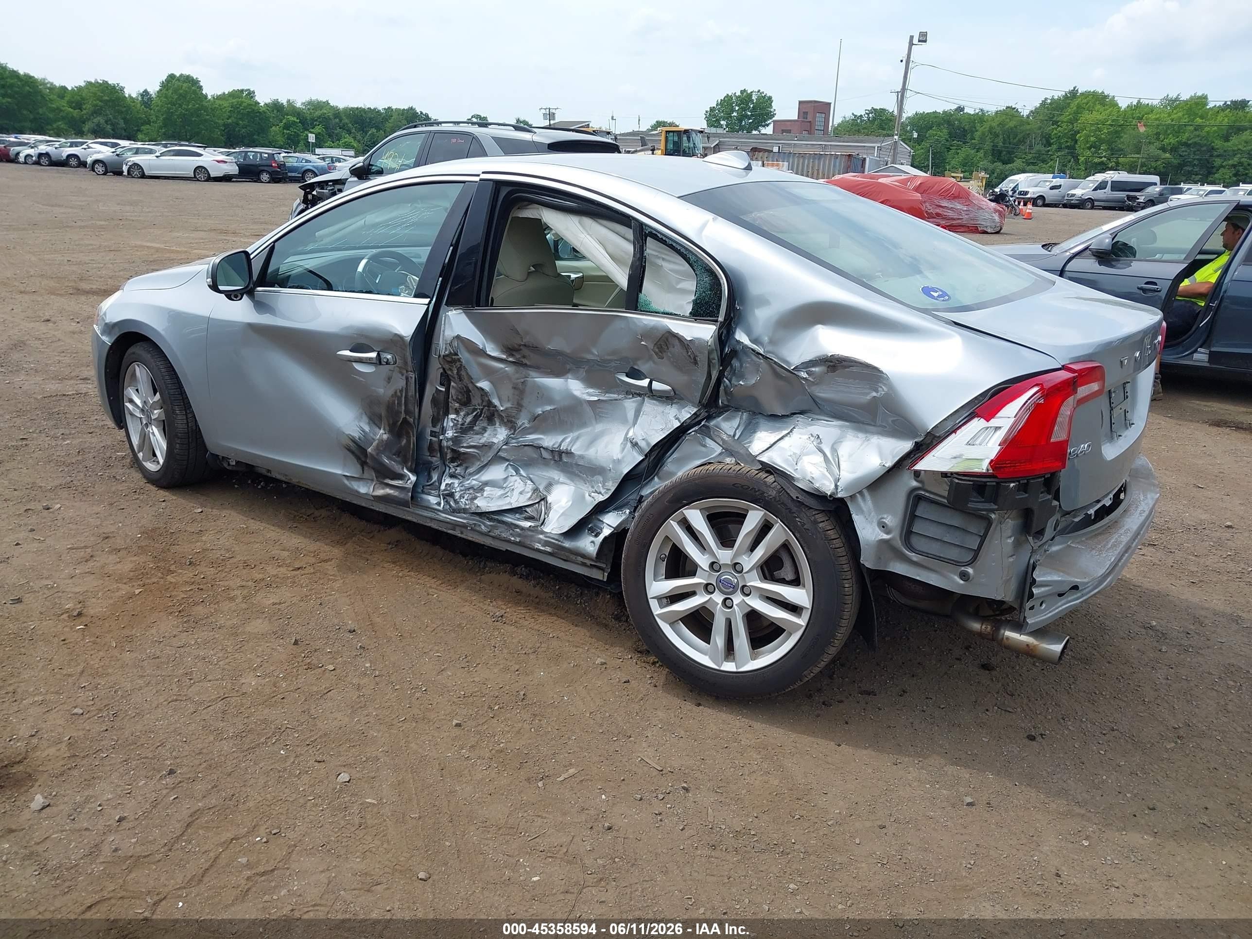 2013 Volvo S60 T5/t5 Platinum/t5 Premier/t5 Premier Plus Silver vin: YV1612FS2D2187175
