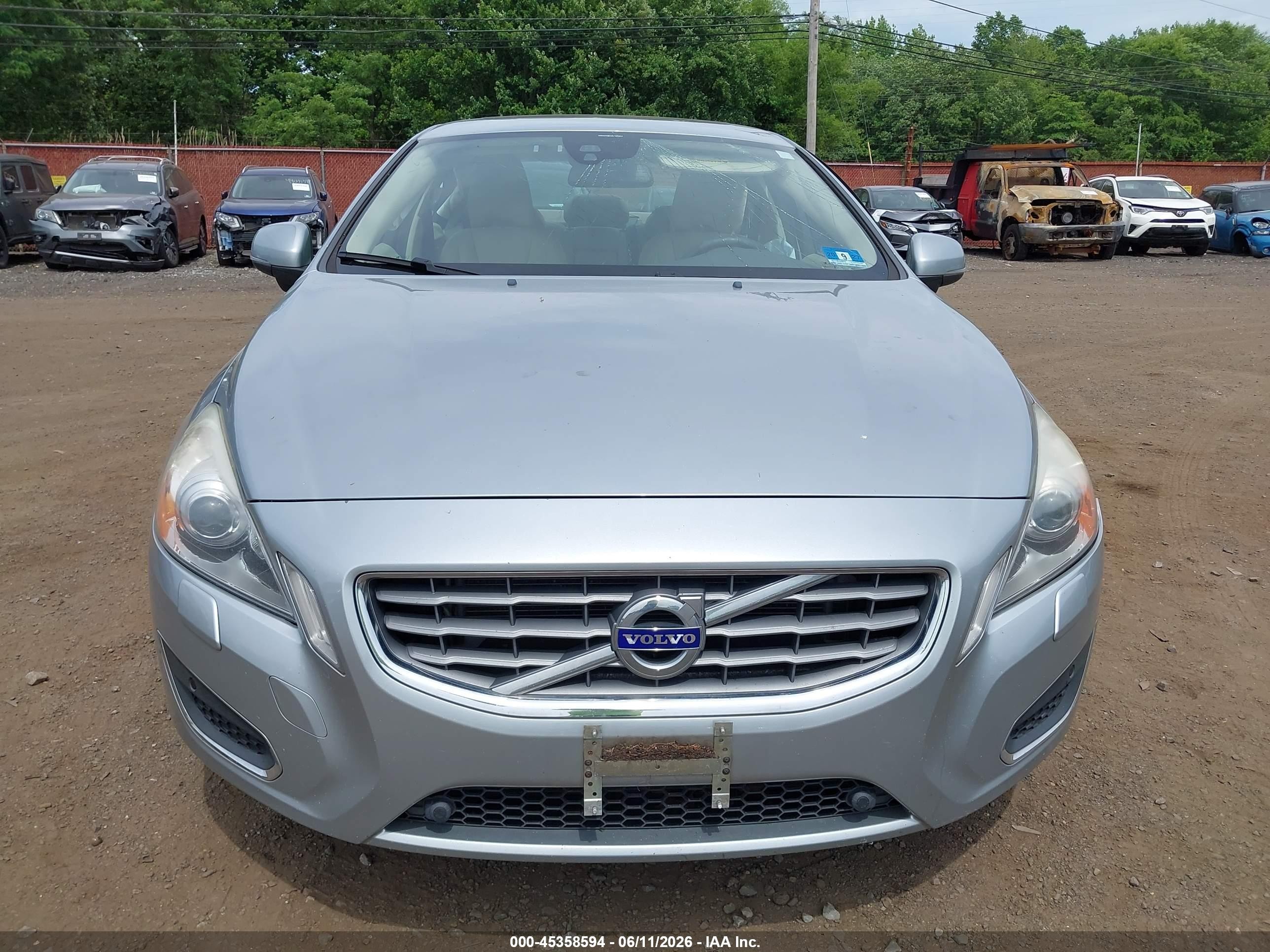 2013 Volvo S60 T5/t5 Platinum/t5 Premier/t5 Premier Plus Silver vin: YV1612FS2D2187175