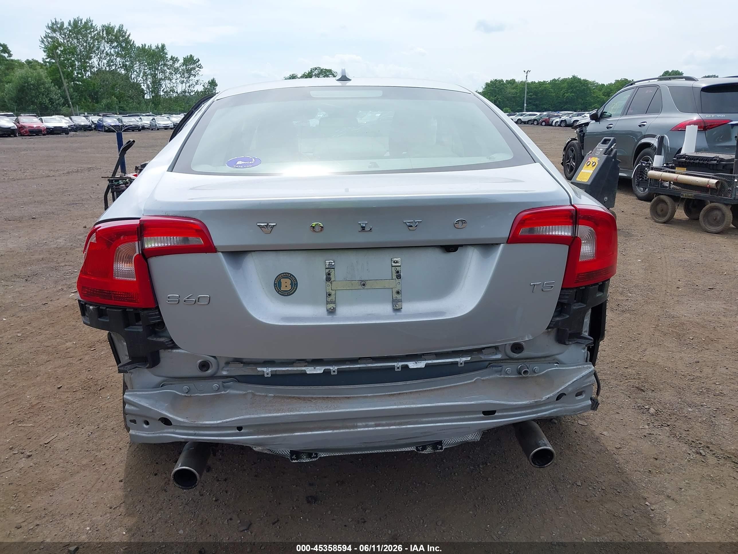2013 Volvo S60 T5/t5 Platinum/t5 Premier/t5 Premier Plus Silver vin: YV1612FS2D2187175