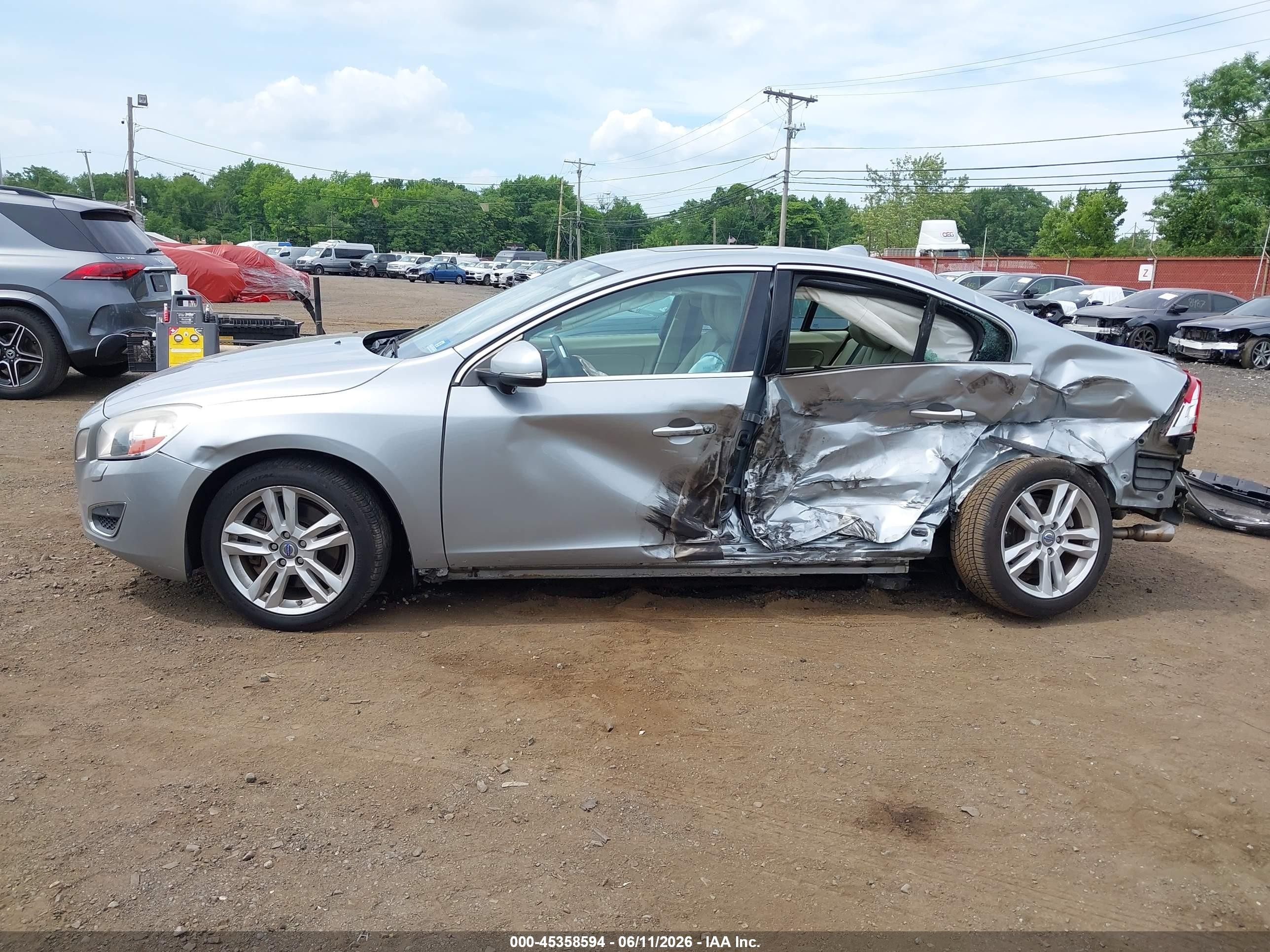2013 Volvo S60 T5/t5 Platinum/t5 Premier/t5 Premier Plus Silver vin: YV1612FS2D2187175