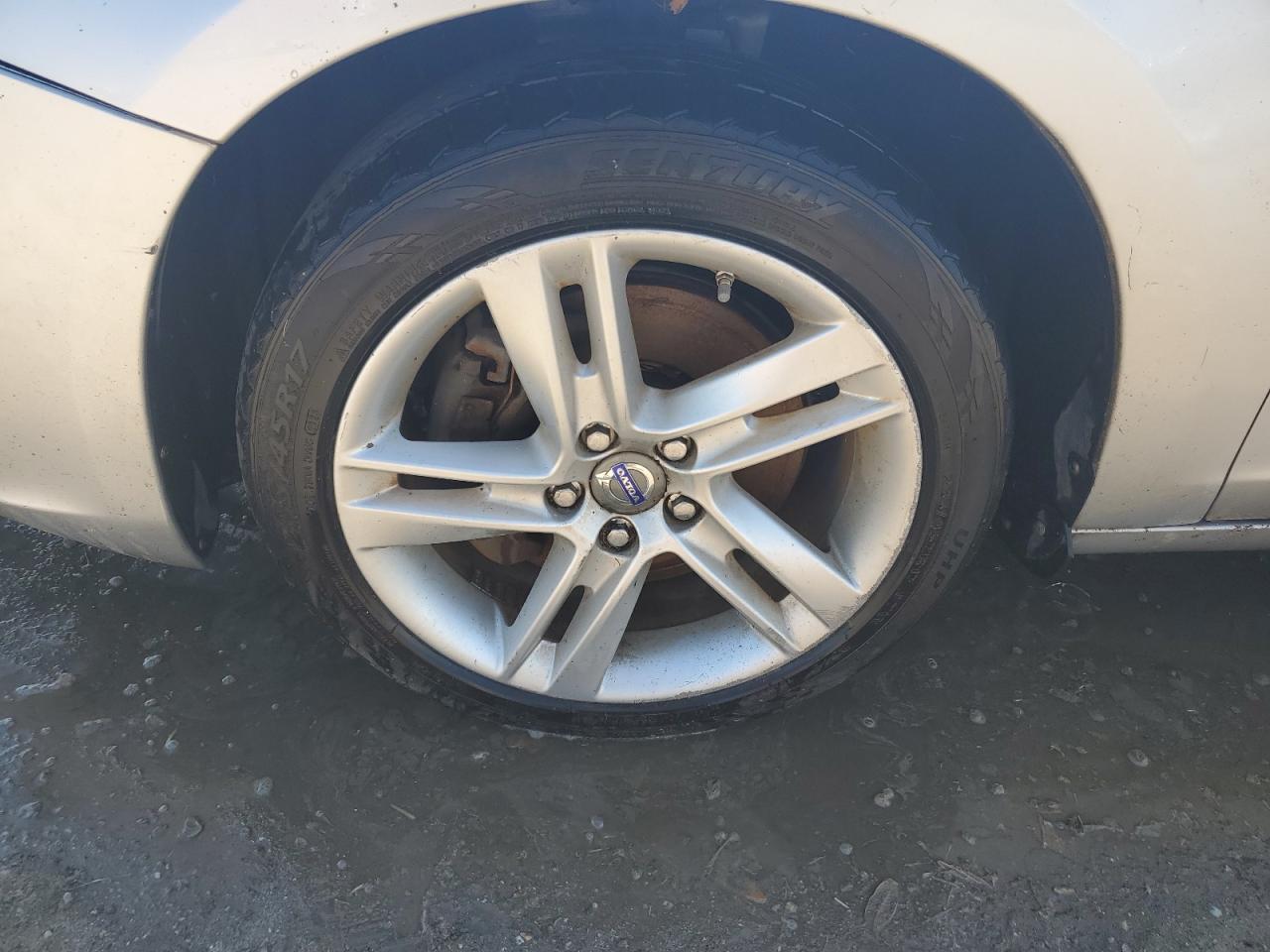 2014 Volvo S60 T5 Silver vin: YV1612FS2E1289955 Damage: Left Front Wheel, Curb Rash, 6 To 7 Inches