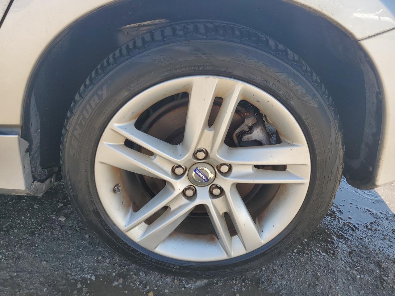 2014 Volvo S60 T5 Silver vin: YV1612FS2E1289955 Damage: Left Rear Wheel, Curb Rash, 4 To 5 Inches