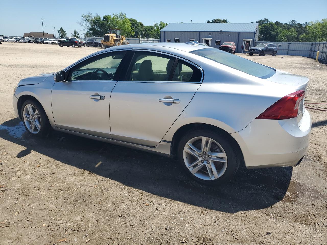 2014 Volvo S60 T5 Silver vin: YV1612FS2E1289955 Damage: Left Rocker Panel Molding, Broken, Replacement Required