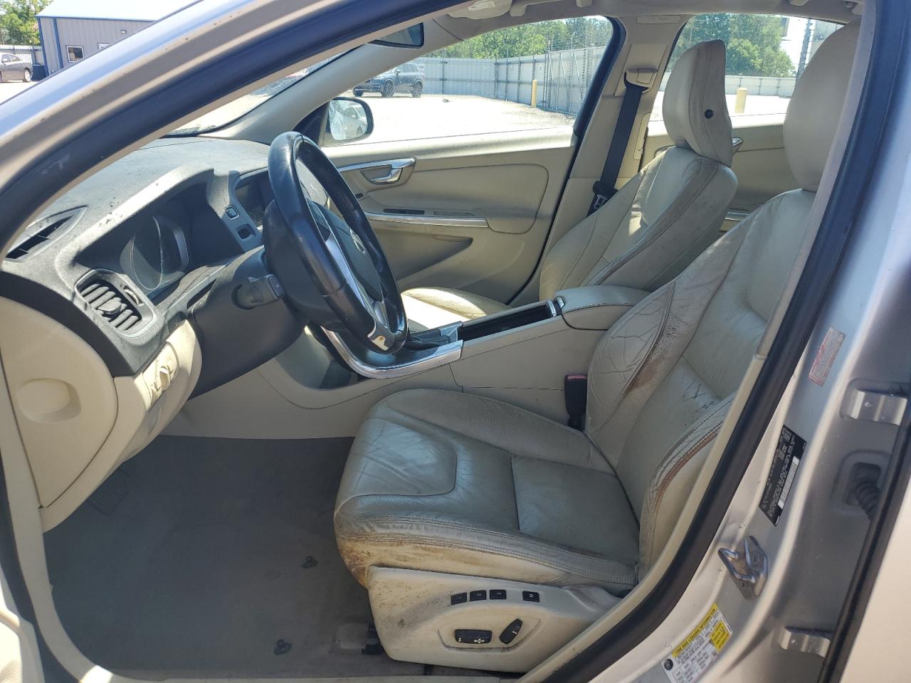 2014 Volvo S60 T5 Silver vin: YV1612FS2E1289955 Damage: Left Front Seat Cushion, Worn, Replacement Required