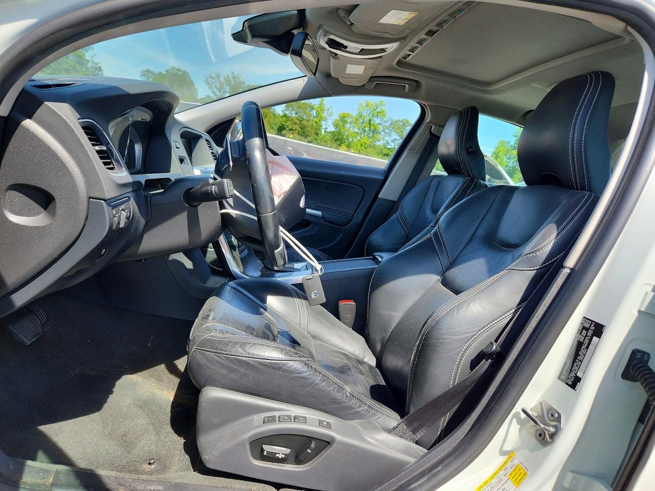 2014 Volvo S60 T5 White vin: YV1612FS2E2283793