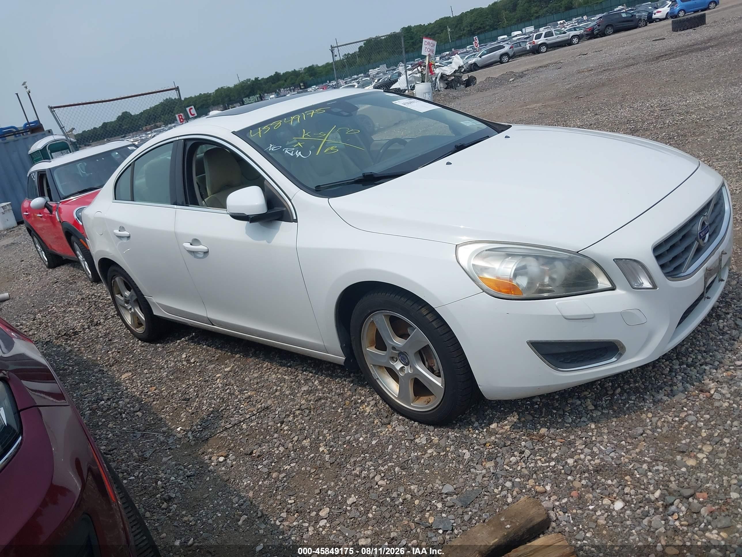 2013 Volvo S60 T5/t5 Platinum/t5 Premier/t5 Premier Plus White vin: YV1612FS3D2193132