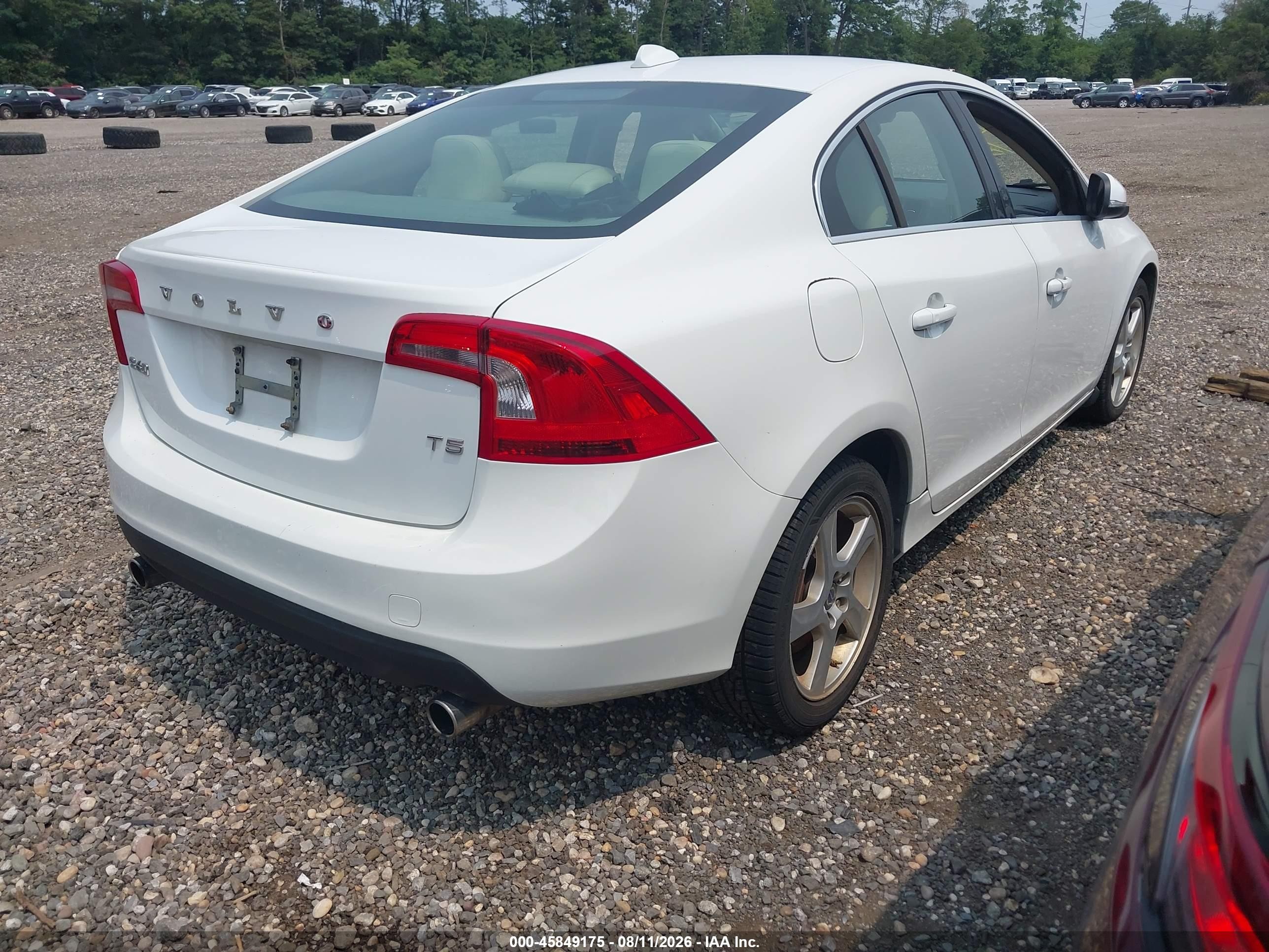 2013 Volvo S60 T5/t5 Platinum/t5 Premier/t5 Premier Plus White vin: YV1612FS3D2193132