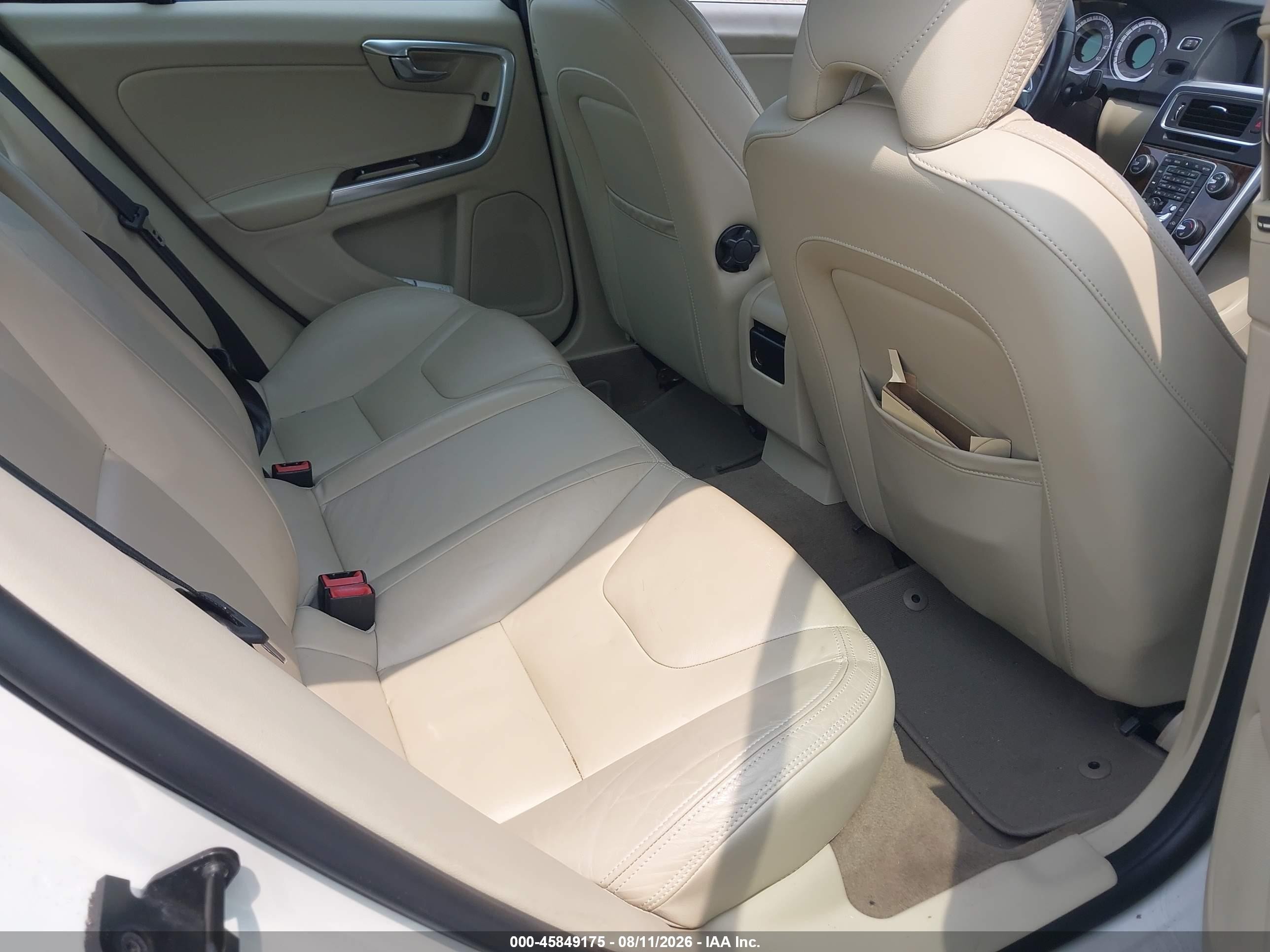 2013 Volvo S60 T5/t5 Platinum/t5 Premier/t5 Premier Plus White vin: YV1612FS3D2193132