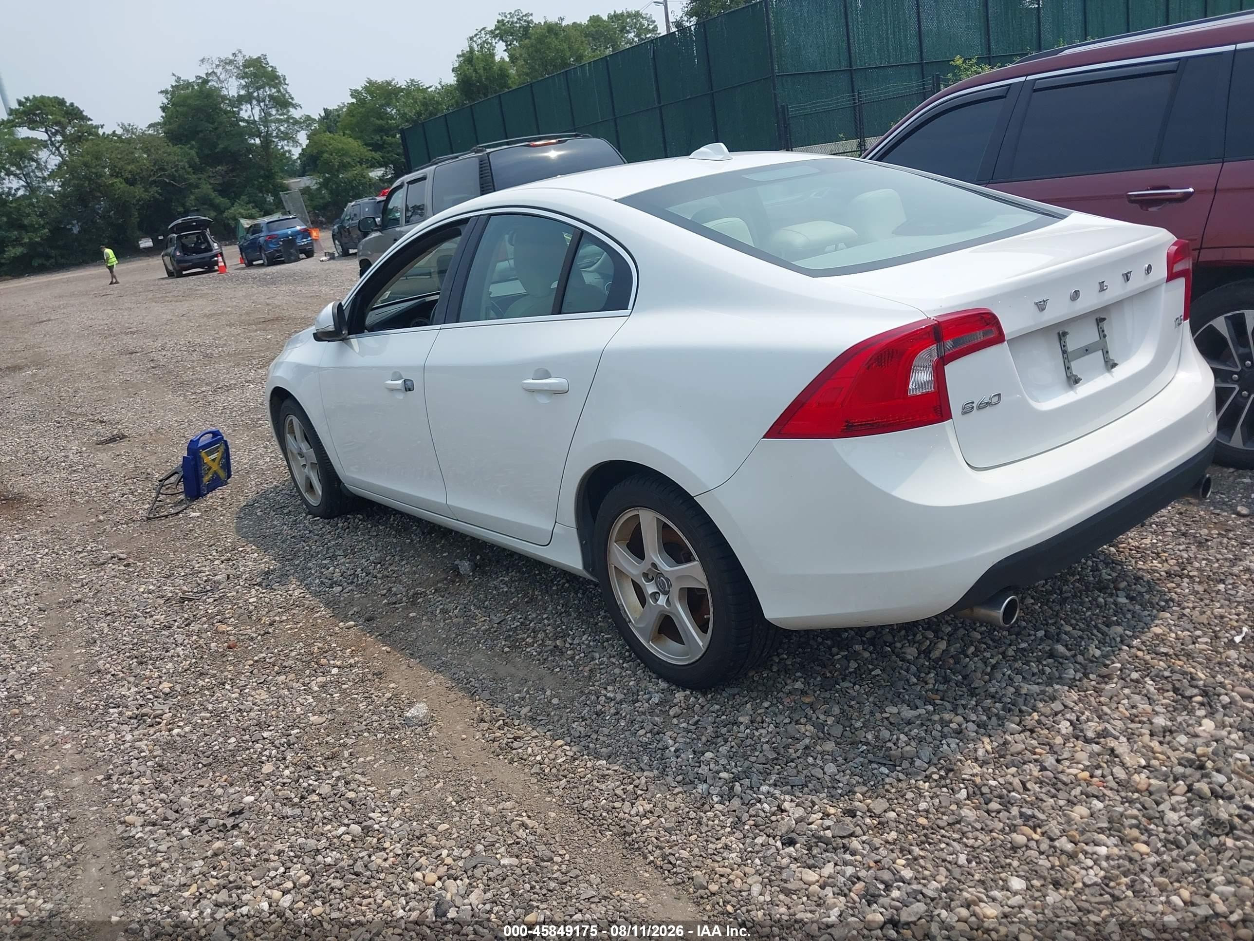 2013 Volvo S60 T5/t5 Platinum/t5 Premier/t5 Premier Plus White vin: YV1612FS3D2193132