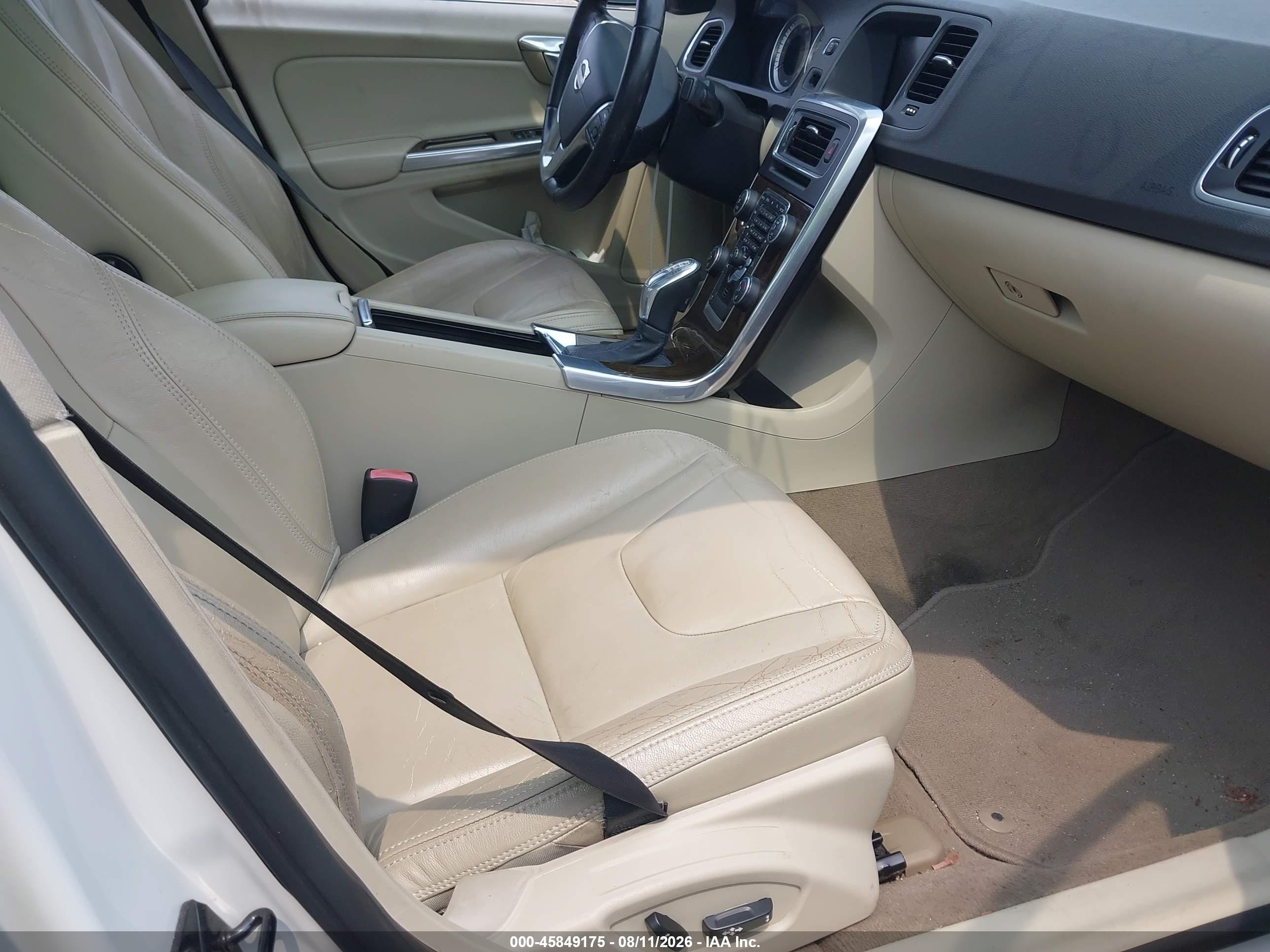2013 Volvo S60 T5/t5 Platinum/t5 Premier/t5 Premier Plus White vin: YV1612FS3D2193132