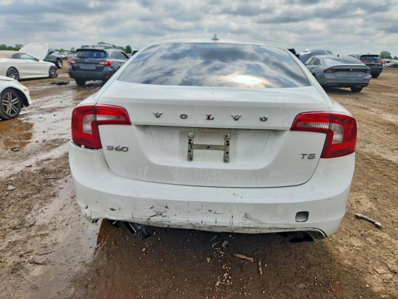 2014 Volvo S60 T5 White vin: YV1612FS3E1296302