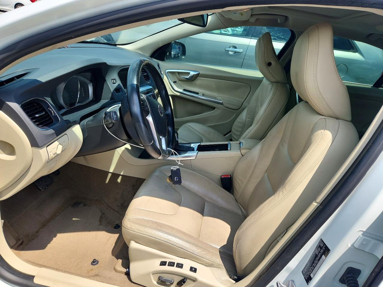 2014 Volvo S60 T5 Белый vin: YV1612FS3E2289540