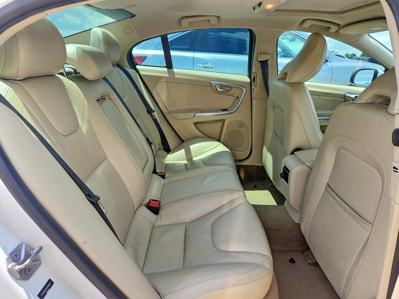 2014 Volvo S60 T5 Белый vin: YV1612FS3E2289540