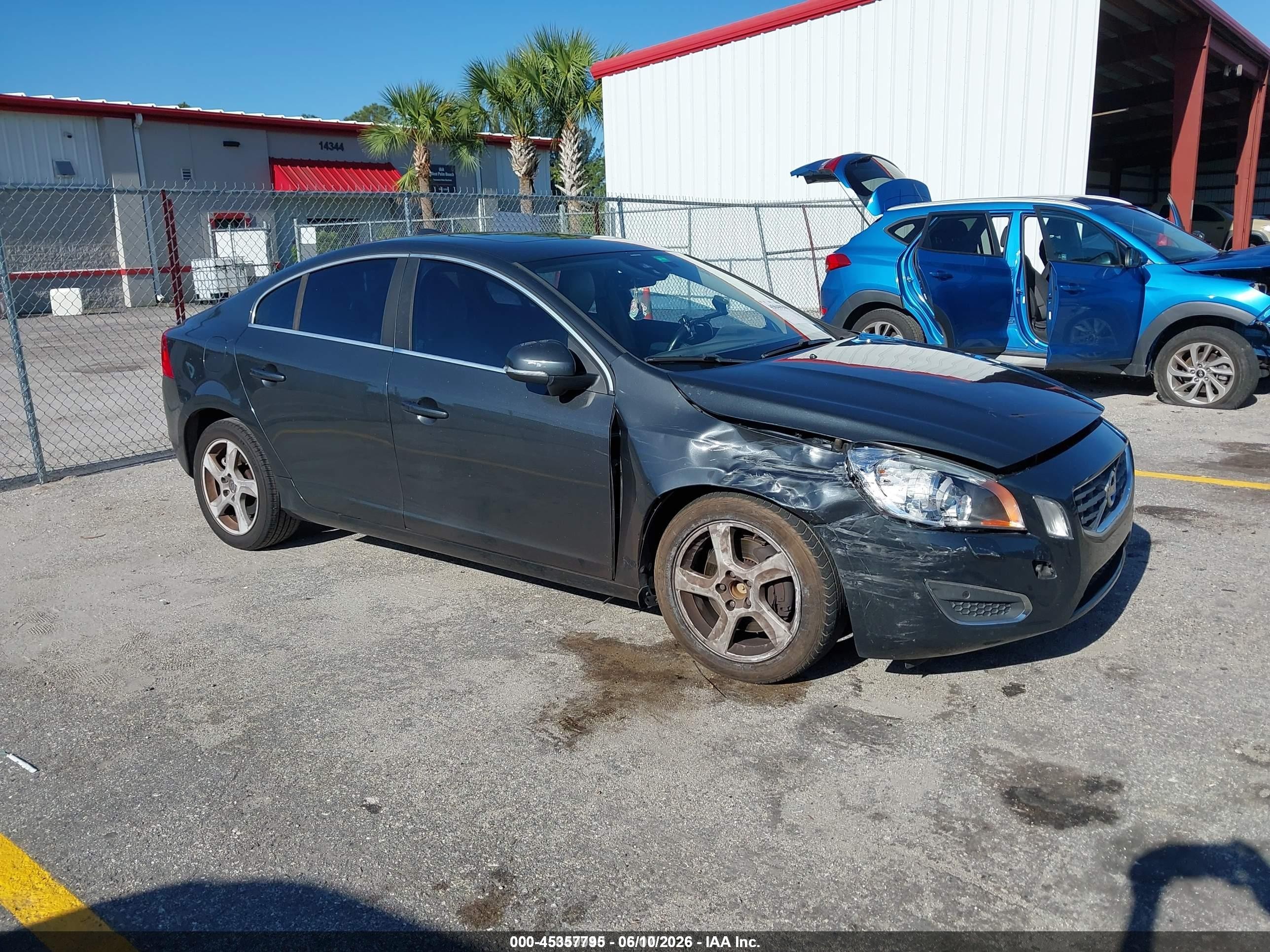 2013 Volvo S60 T5/t5 Platinum/t5 Premier/t5 Premier Plus Gray vin: YV1612FS4D2186139