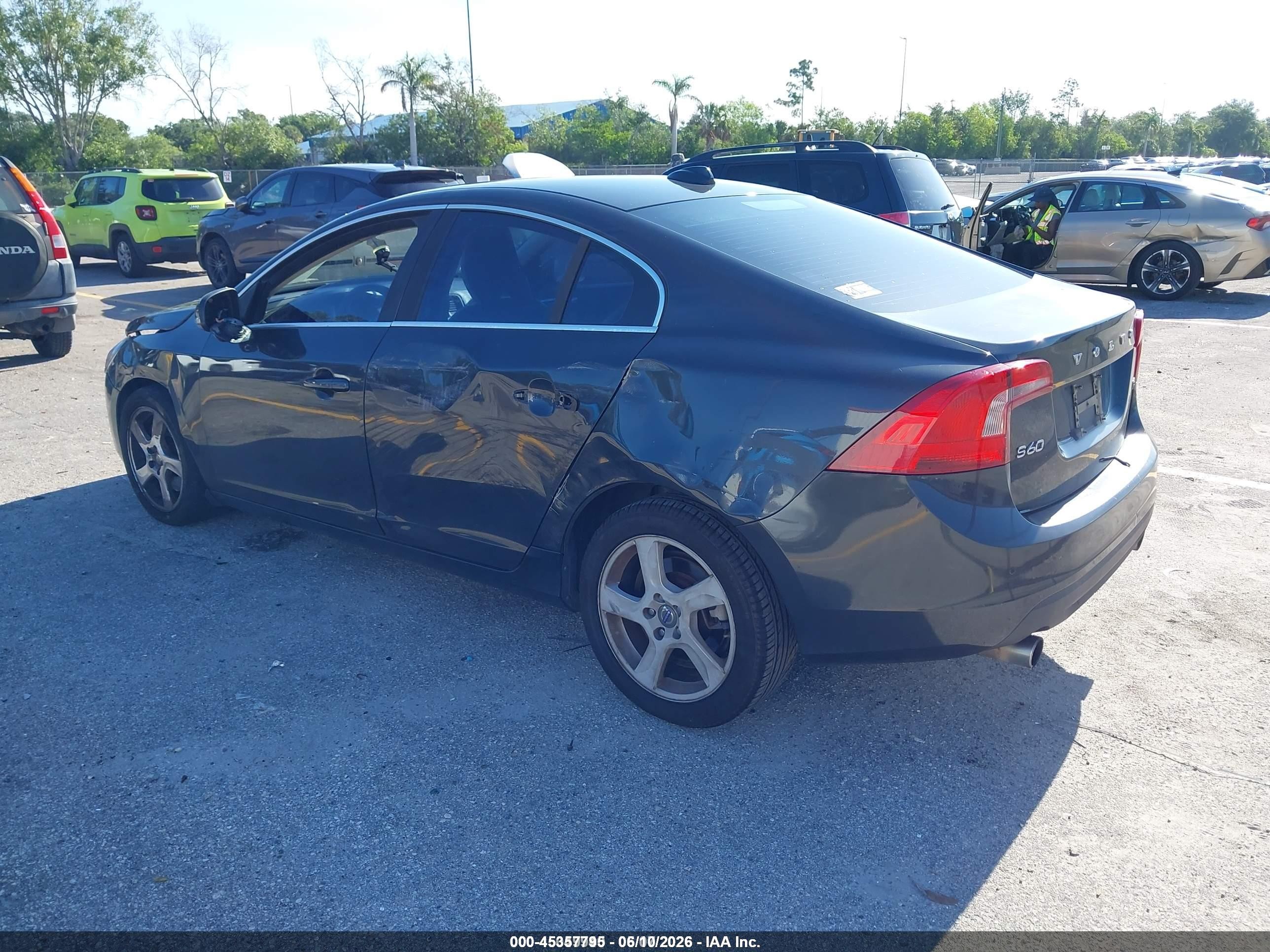 2013 Volvo S60 T5/t5 Platinum/t5 Premier/t5 Premier Plus Gray vin: YV1612FS4D2186139