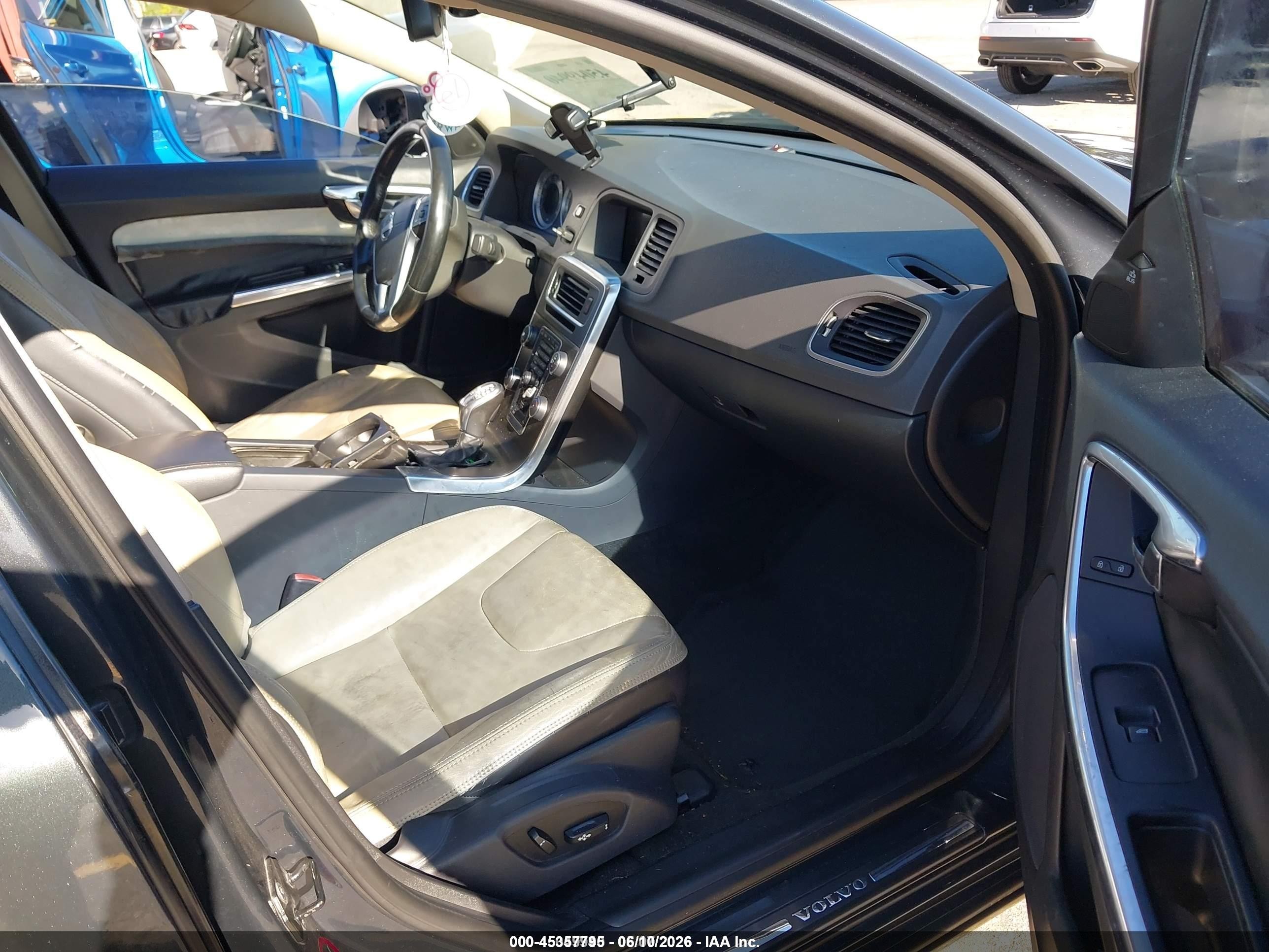 2013 Volvo S60 T5/t5 Platinum/t5 Premier/t5 Premier Plus Gray vin: YV1612FS4D2186139