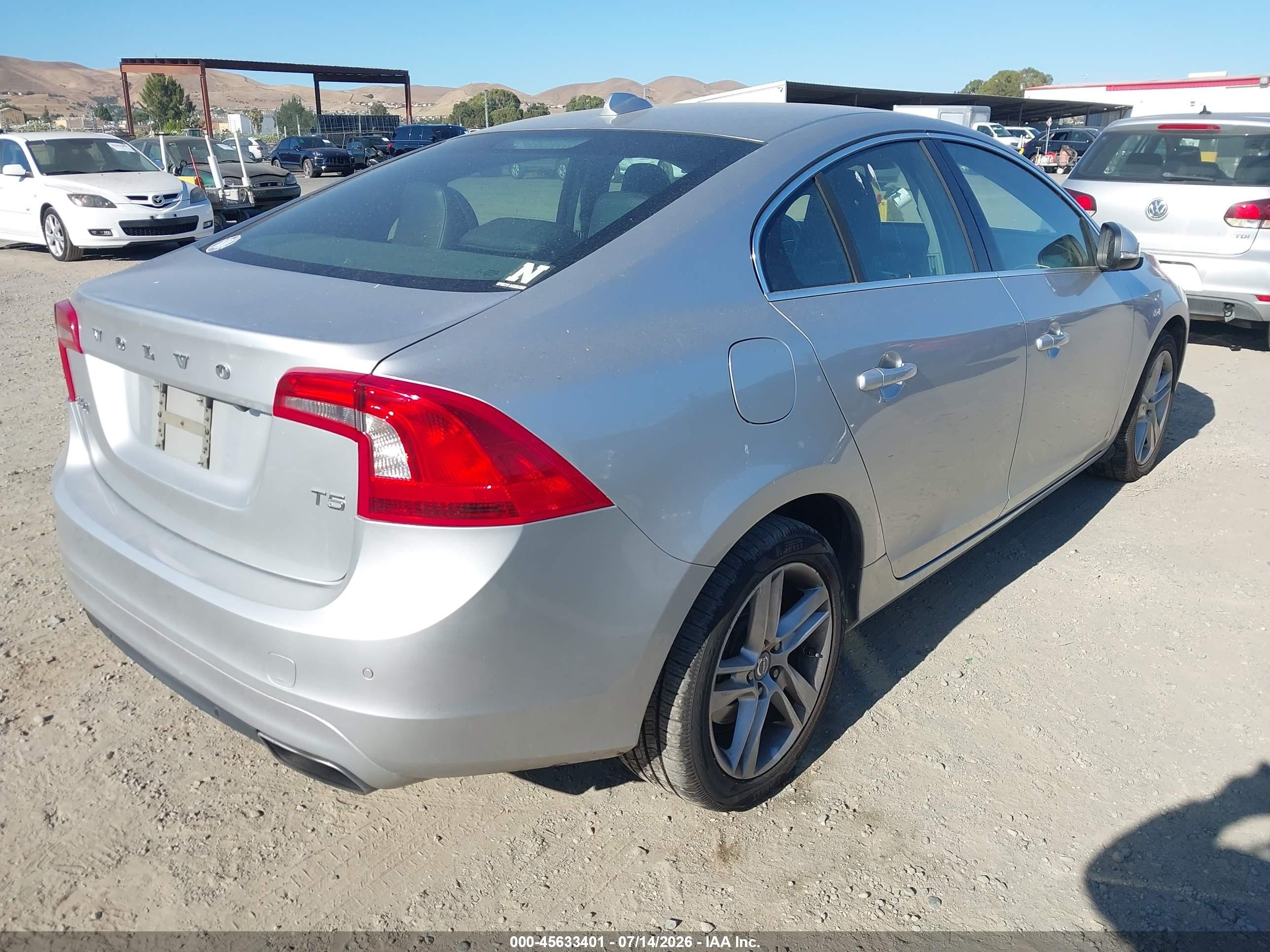 2014 Volvo S60 T5 Silver vin: YV1612FS4E2276831