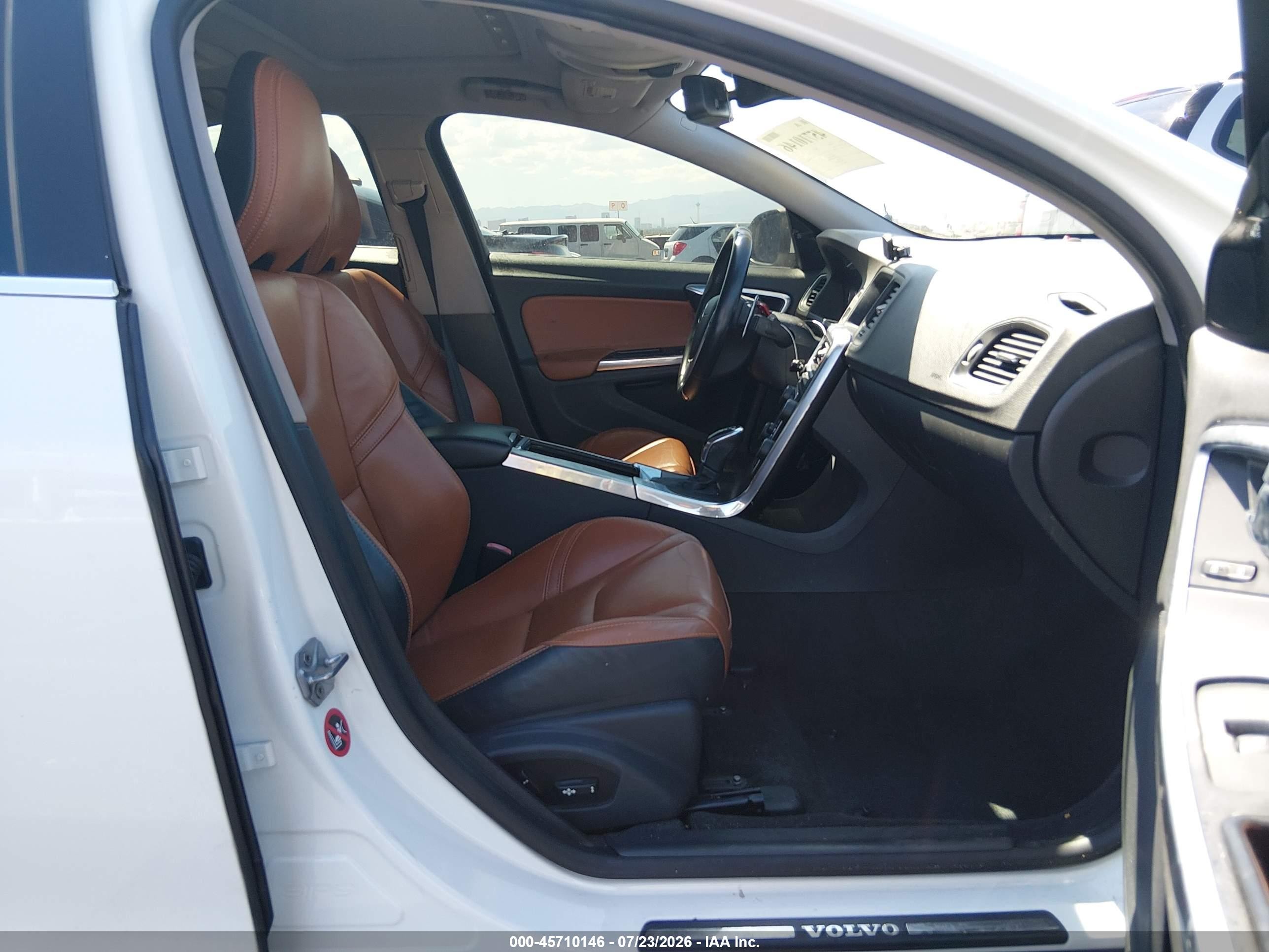 2014 Volvo S60 T5/t5 Platinum/t5 Premier/t5 Premier Plus White vin: YV1612FS4E2297940