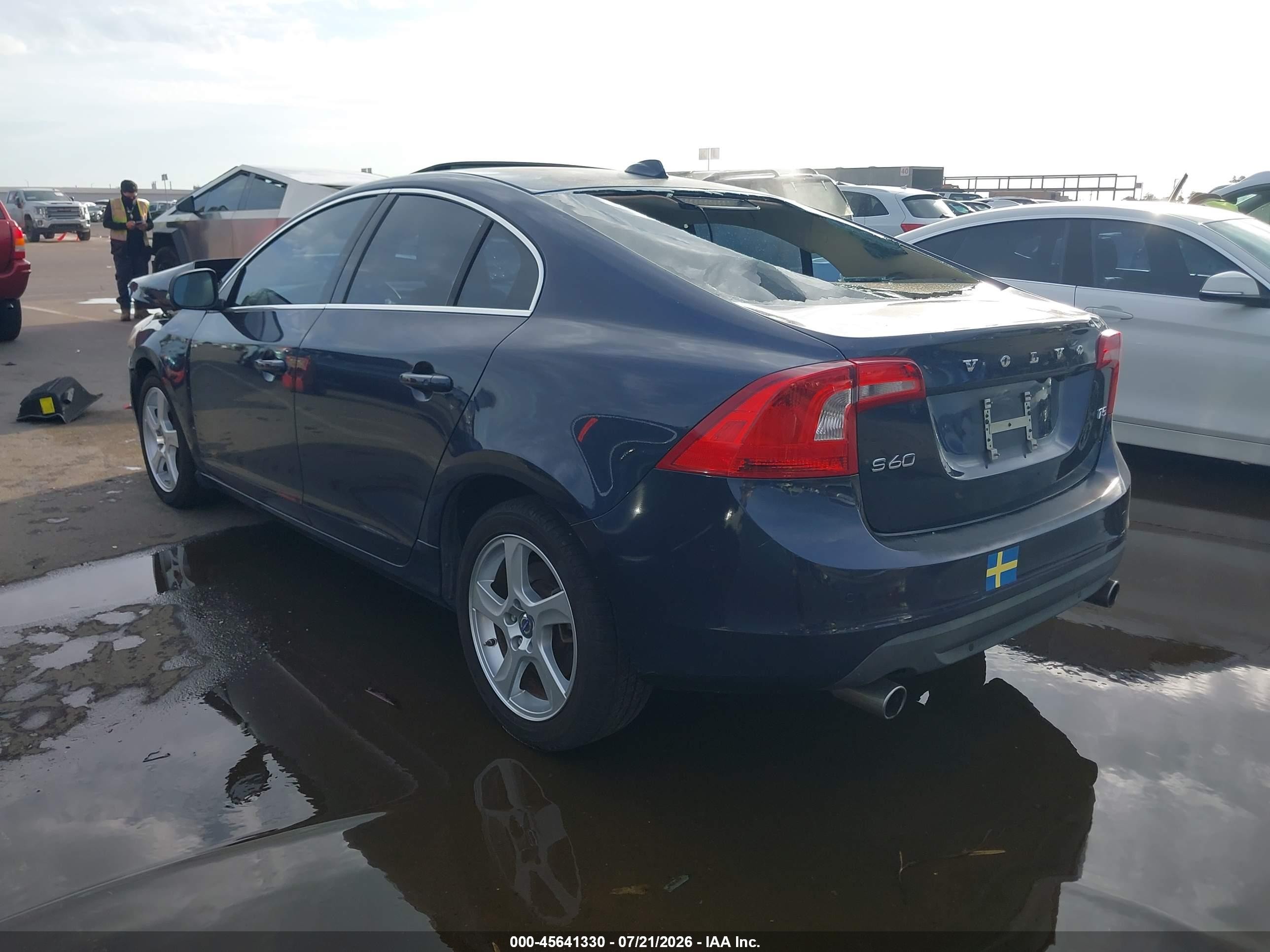 2013 Volvo S60 T5 Platinum Blue vin: YV1612FS5D1222393