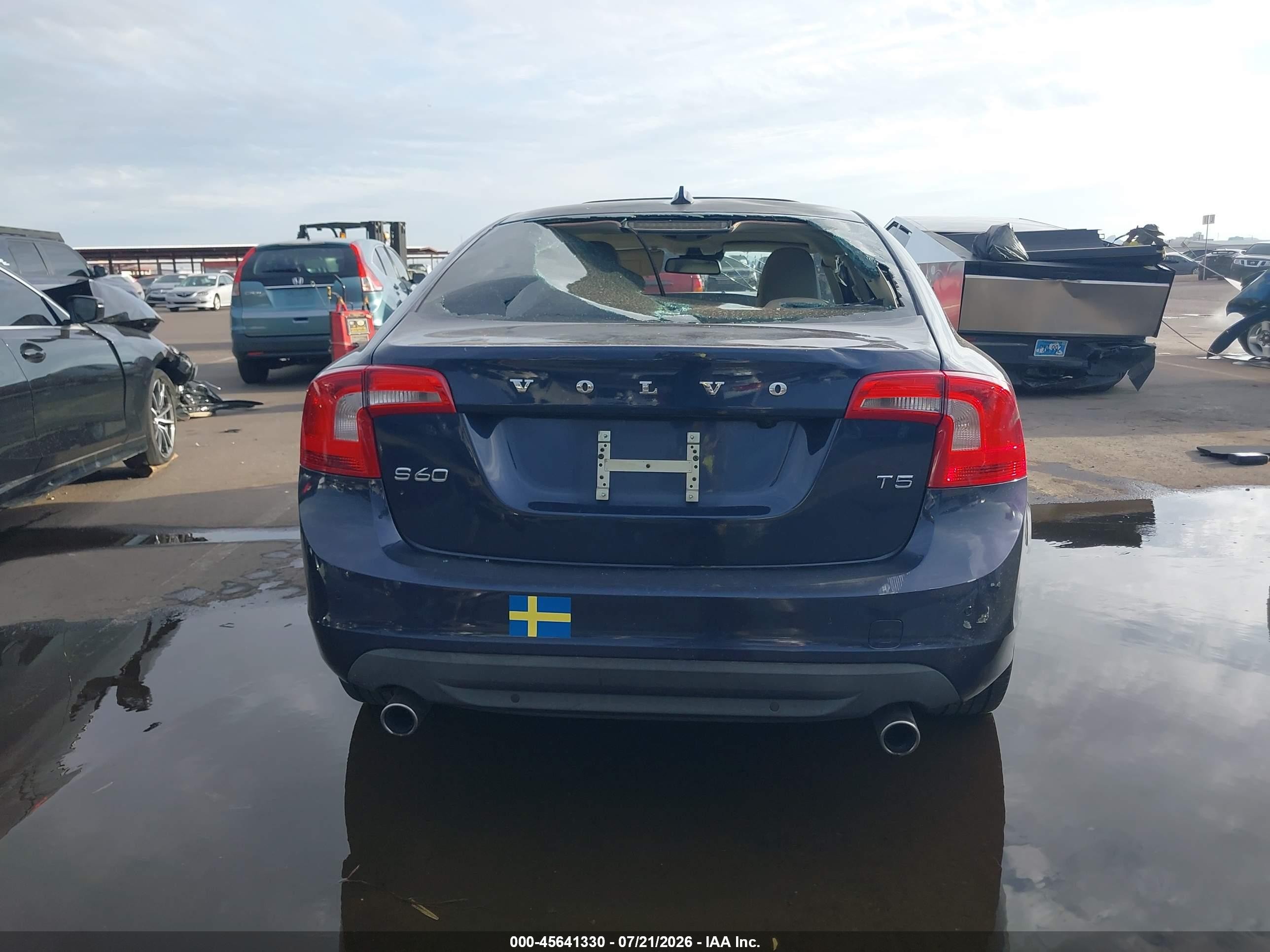 2013 Volvo S60 T5 Platinum Blue vin: YV1612FS5D1222393