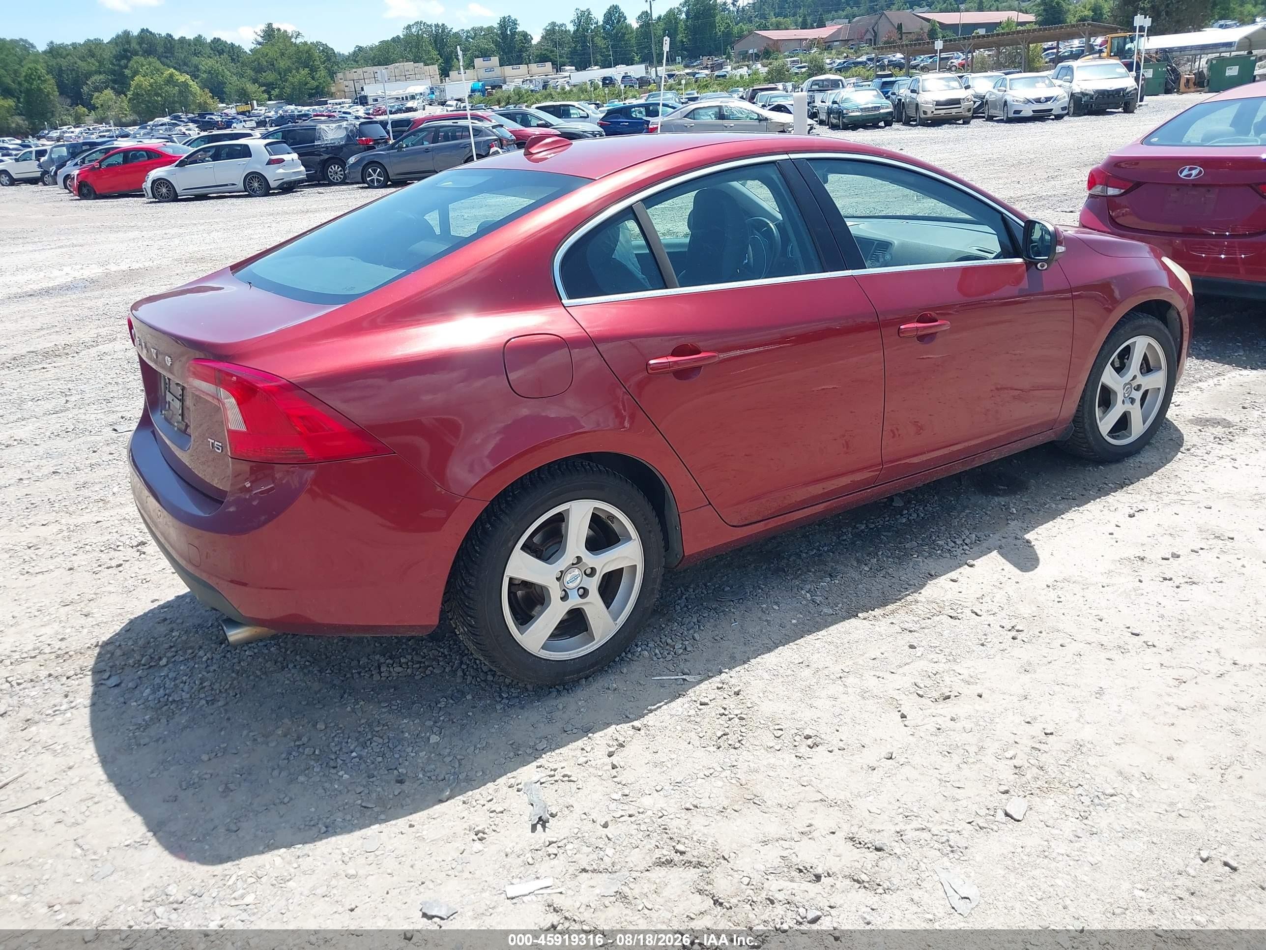 2013 Volvo S60 T5 Red vin: YV1612FS5D1226587