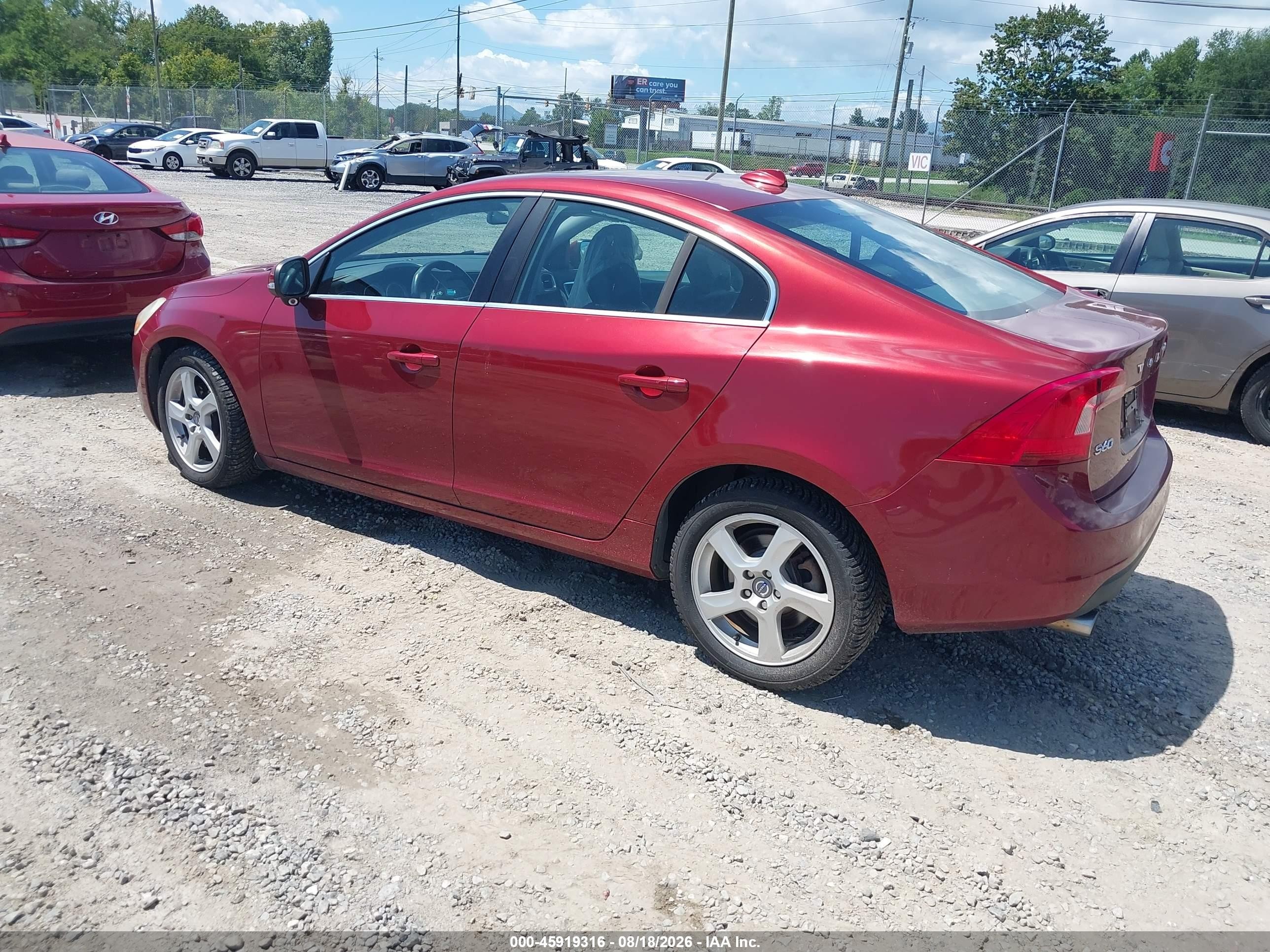 2013 Volvo S60 T5 Red vin: YV1612FS5D1226587