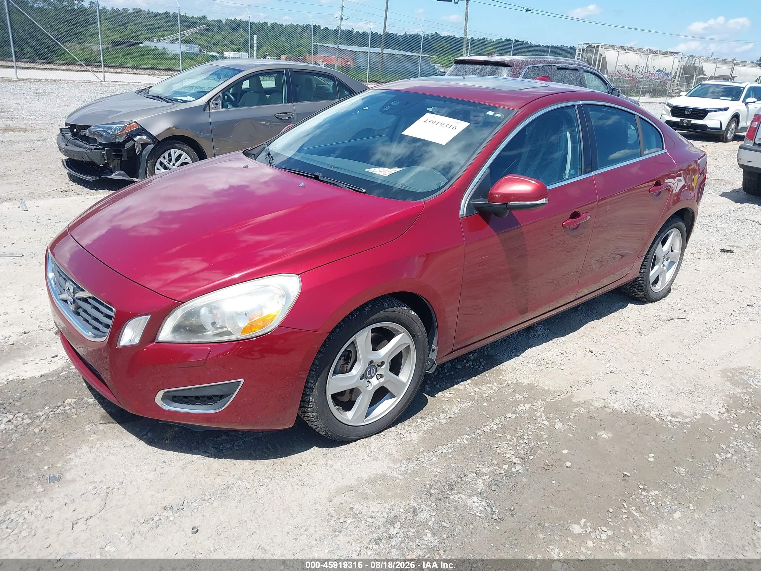 2013 Volvo S60 T5 Red vin: YV1612FS5D1226587