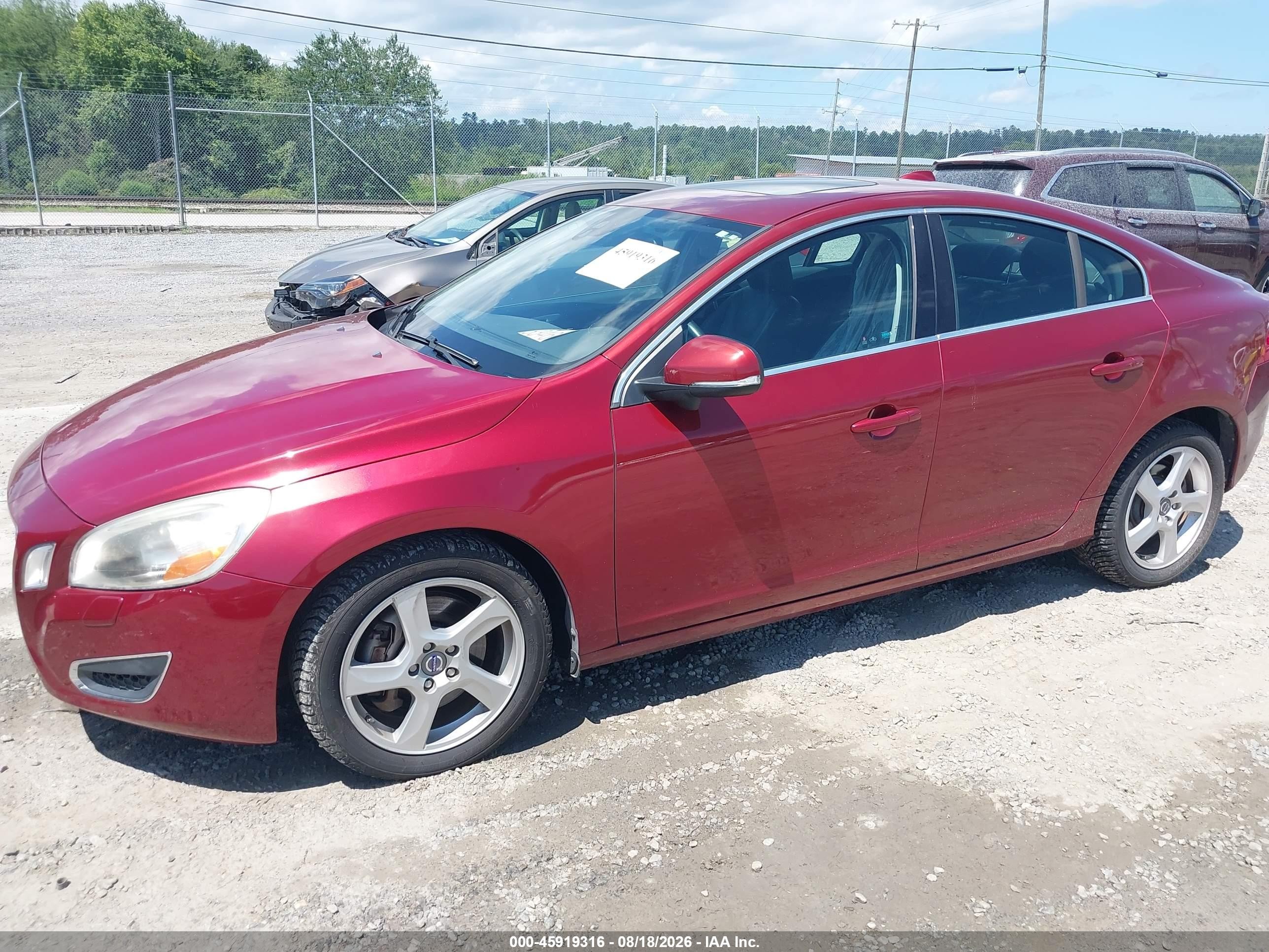 2013 Volvo S60 T5 Red vin: YV1612FS5D1226587