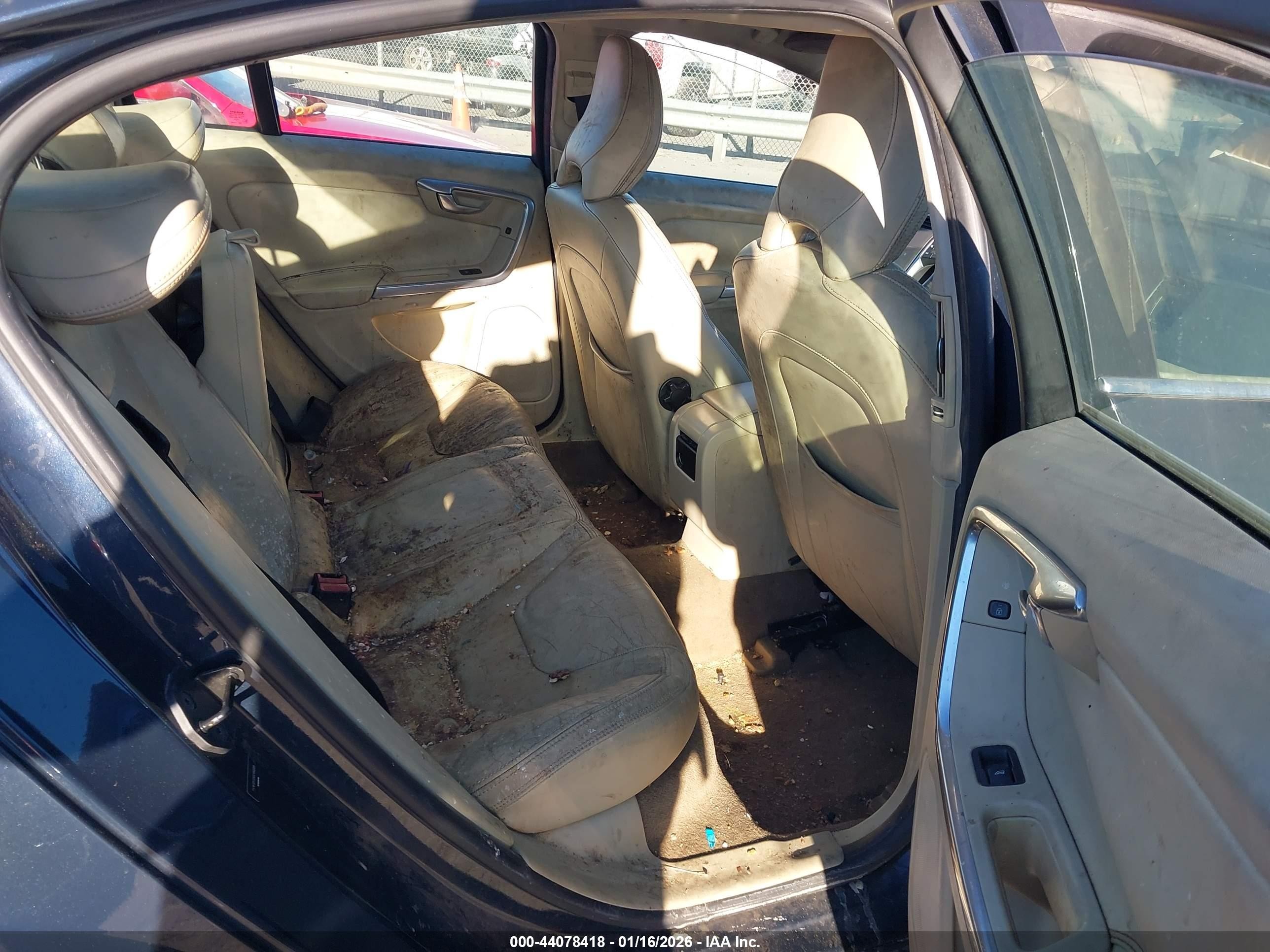 2013 Volvo S60 T5/t5 Platinum/t5 Premier/t5 Premier Plus Blue vin: YV1612FS5D2190569
