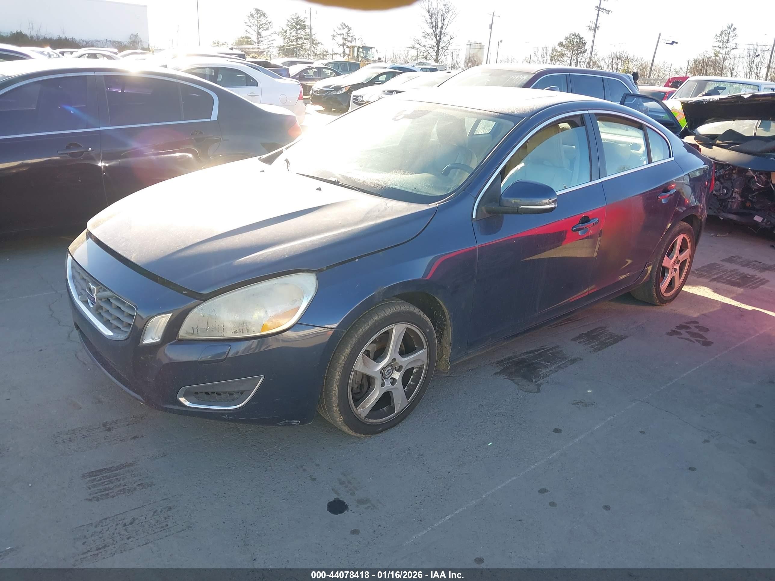 2013 Volvo S60 T5/t5 Platinum/t5 Premier/t5 Premier Plus Blue vin: YV1612FS5D2190569