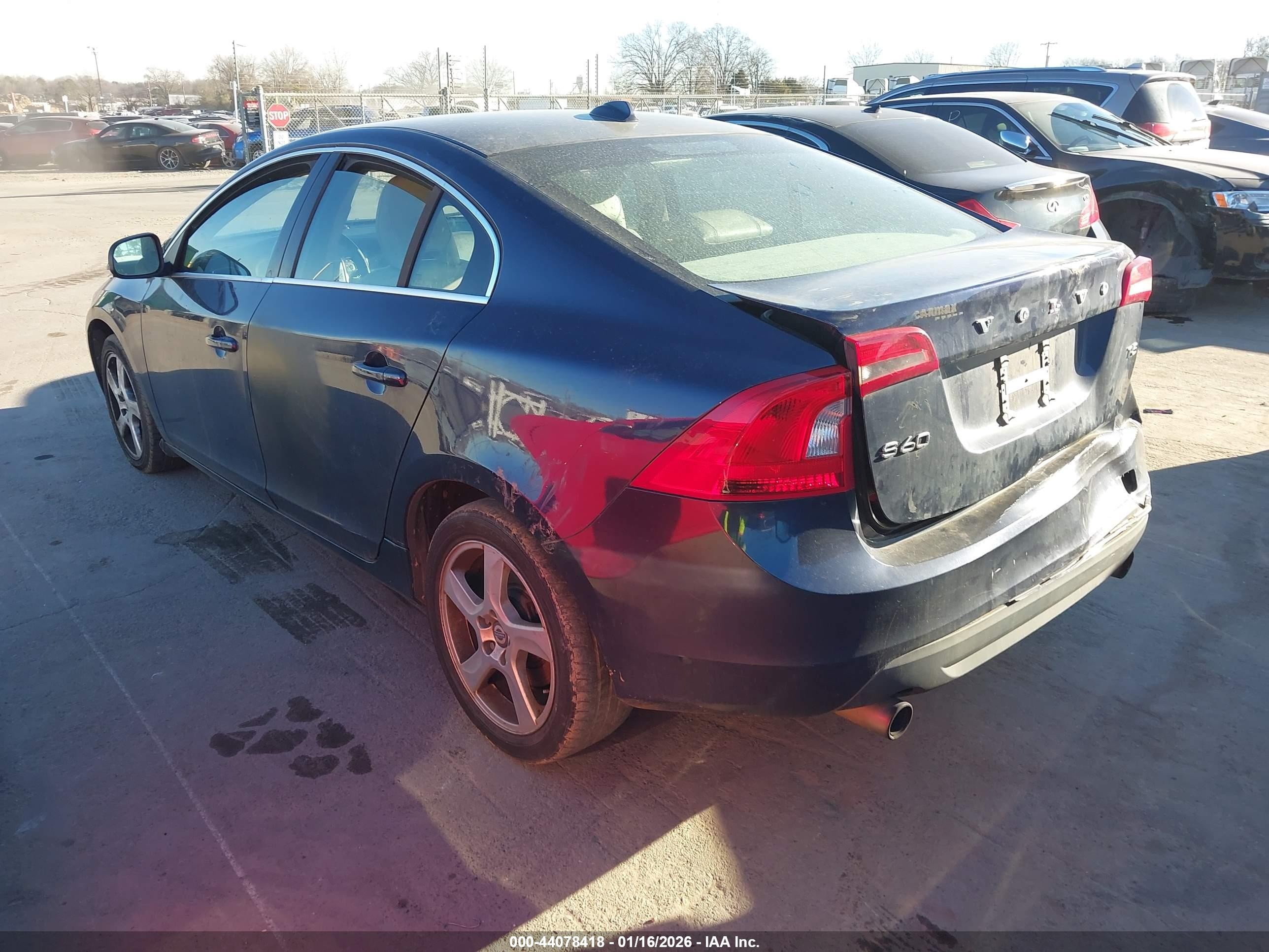 2013 Volvo S60 T5/t5 Platinum/t5 Premier/t5 Premier Plus Blue vin: YV1612FS5D2190569