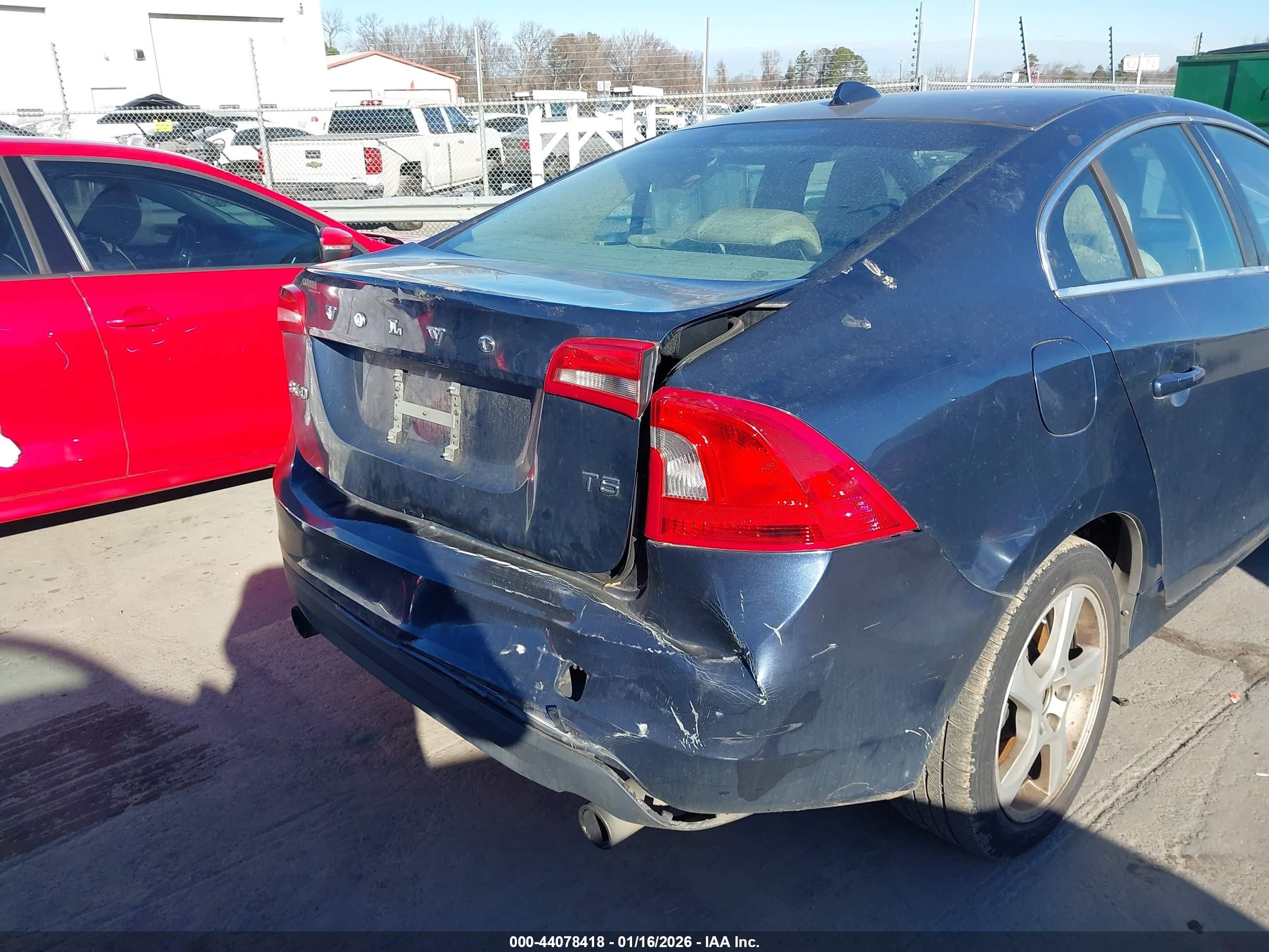 2013 Volvo S60 T5/t5 Platinum/t5 Premier/t5 Premier Plus Blue vin: YV1612FS5D2190569