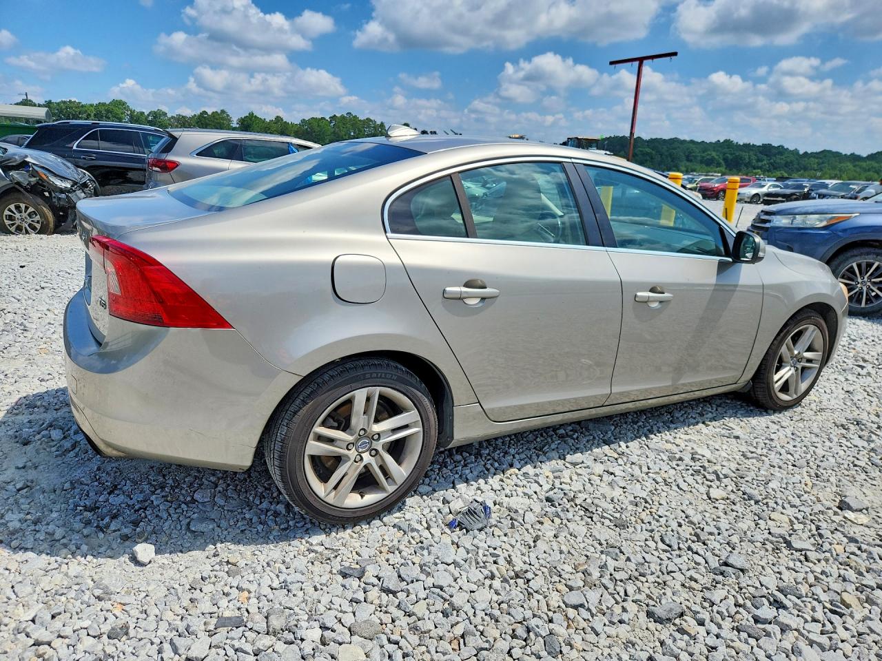 2014 Volvo S60 Beige vin: YV1612FS5E1298312
