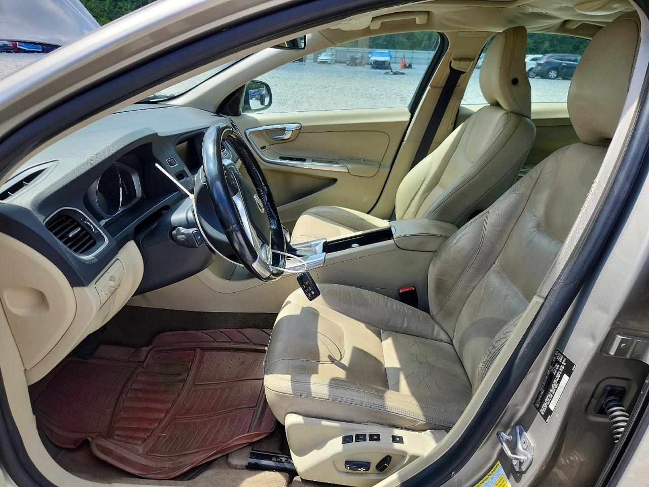 2014 Volvo S60 Beige vin: YV1612FS5E1298312