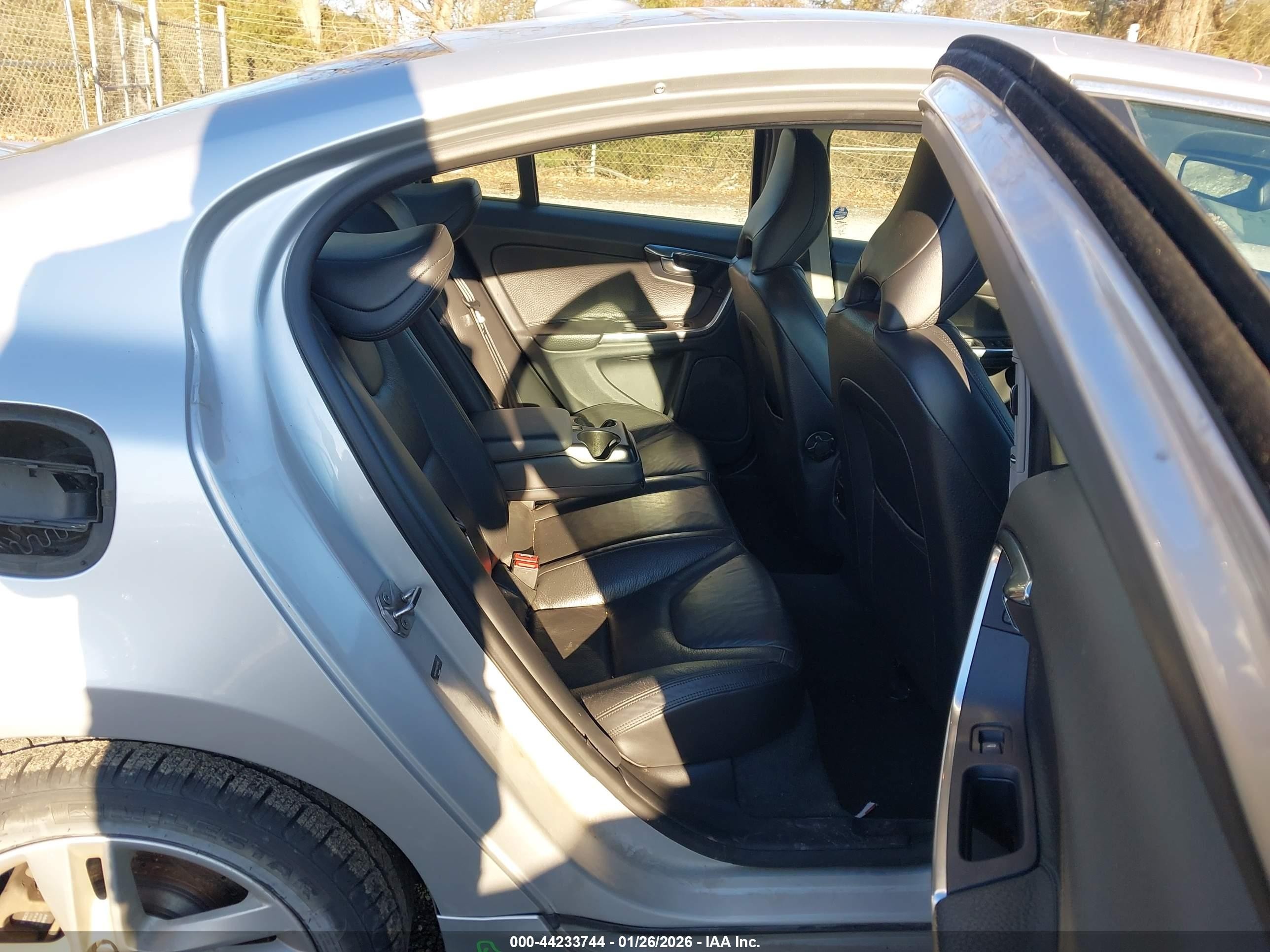 2014 Volvo S60 T5 Silver vin: YV1612FS5E2271735