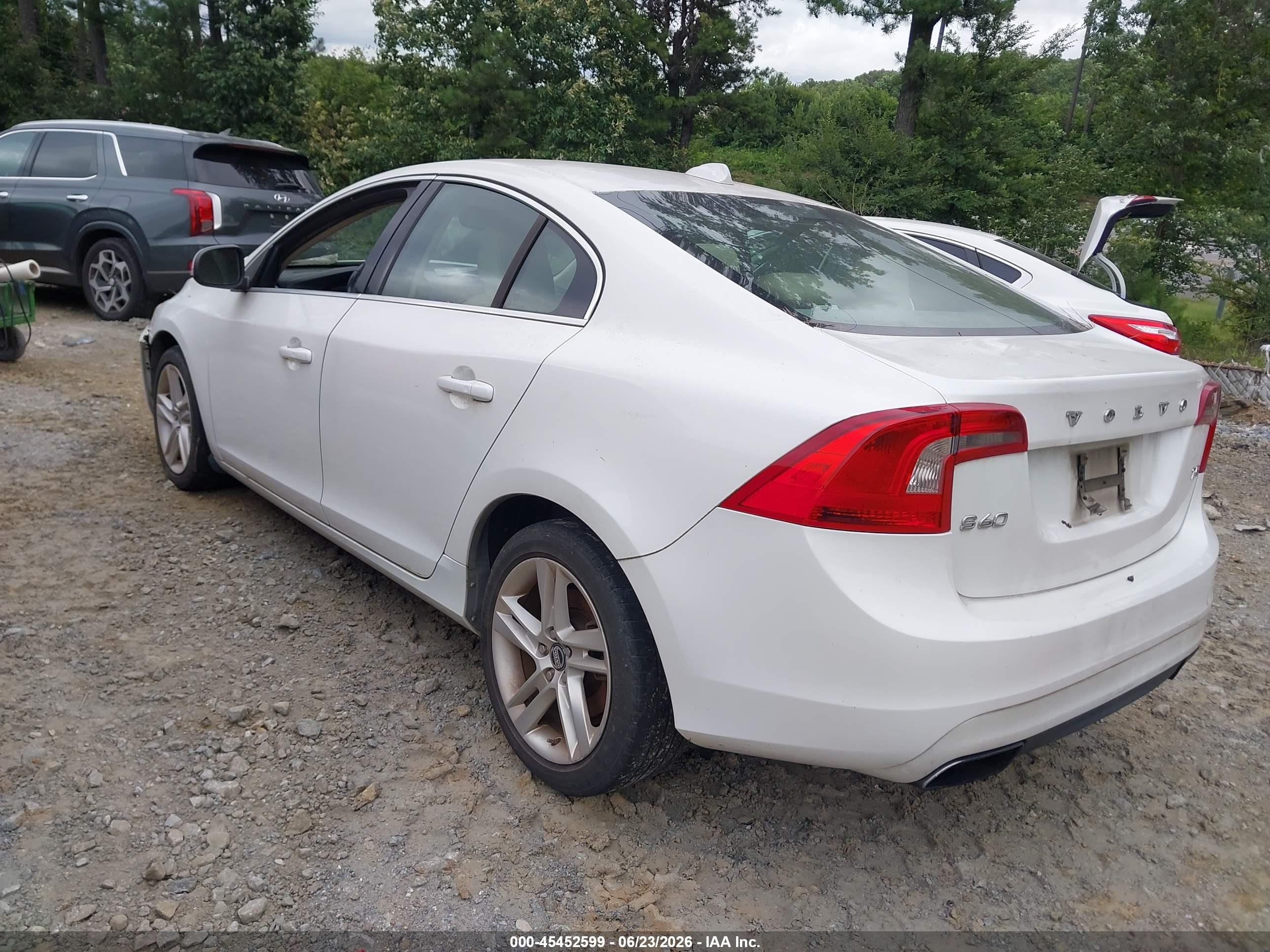 2014 Volvo S60 T5 White vin: YV1612FS5E2274814