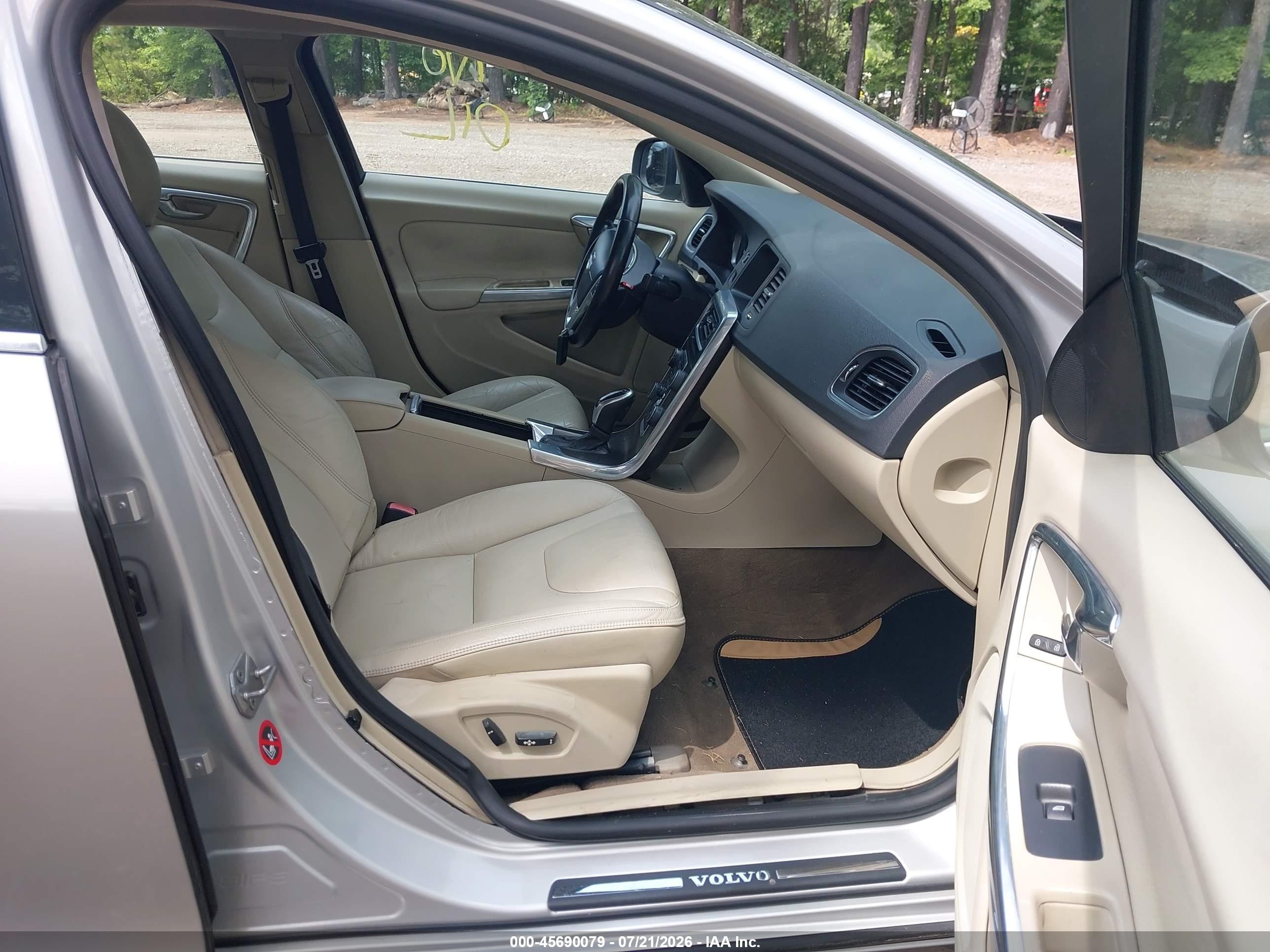 2014 Volvo S60 T5 Silver vin: YV1612FS5E2277566